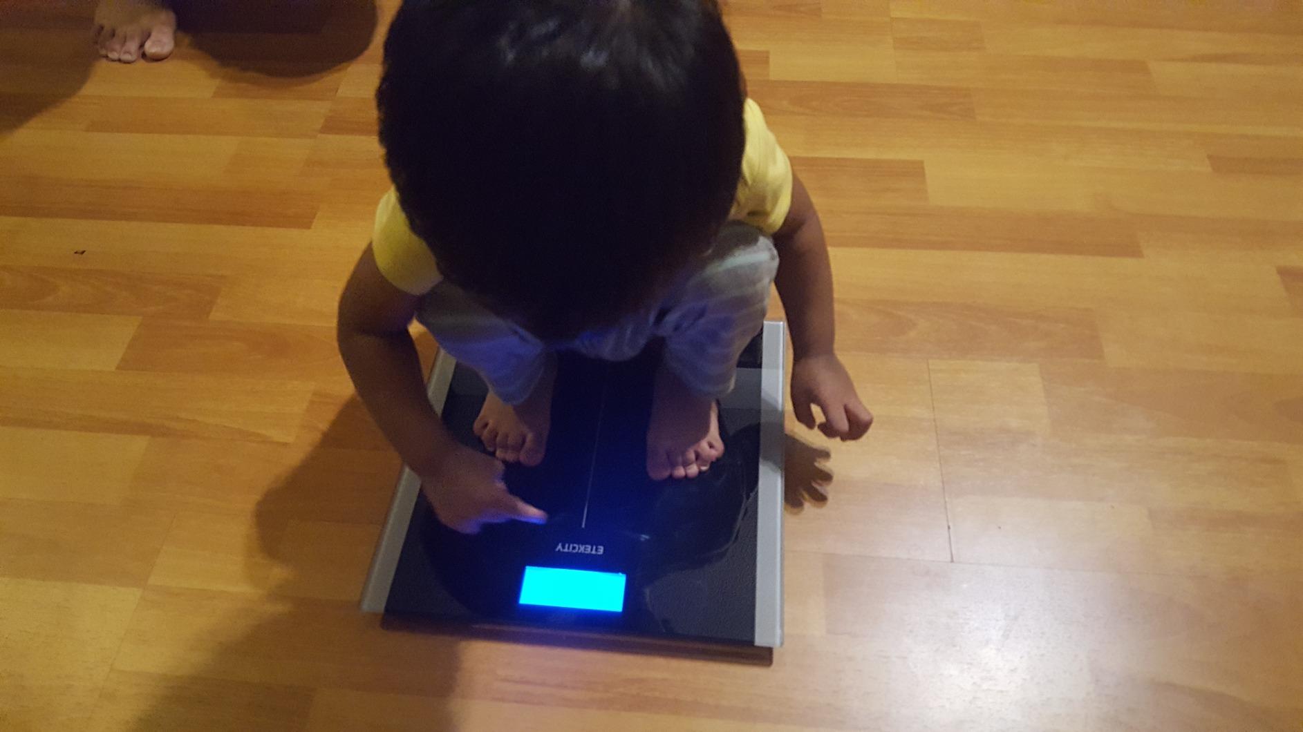 Etekcity Scale for Body Weight, Bathroom Digital Weighing Machine for People, Extra Wide Platform and High Capacity, Accurate and Safe, Large Number and Easy-to-Read on Backlit LCD Display, 440 lb Customer Review Etekcity Scale for Body Weight, Bathroom Digital Weighing Machine for People, Extra Wide Platform and High Capacity, Accurate and Safe, Large Number and Easy-to-Read on Backlit LCD Display, 440 lb - Customer Photo 1