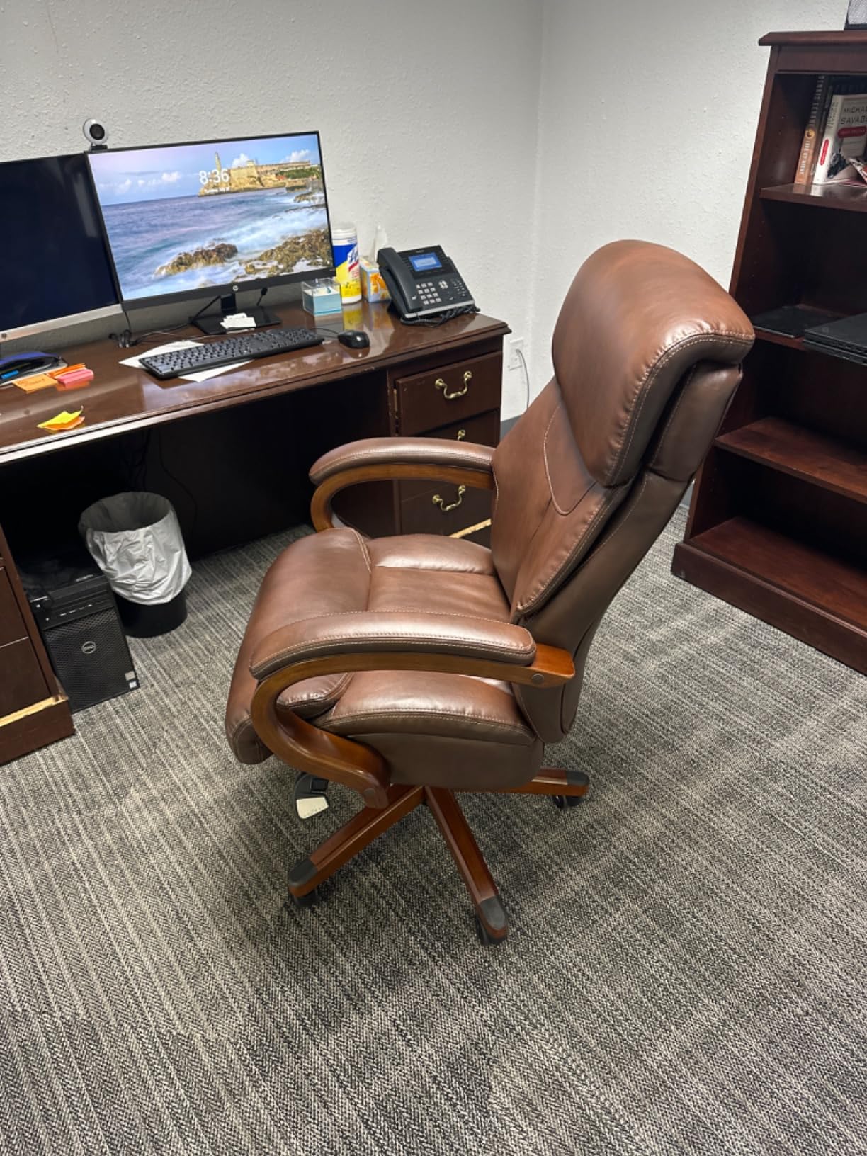 La-Z-Boy 1104593 Bradley Bonded Leather Executive Chair Customer Review La-Z-Boy 1104593 Bradley Bonded Leather Executive Chair - Customer Photo 1