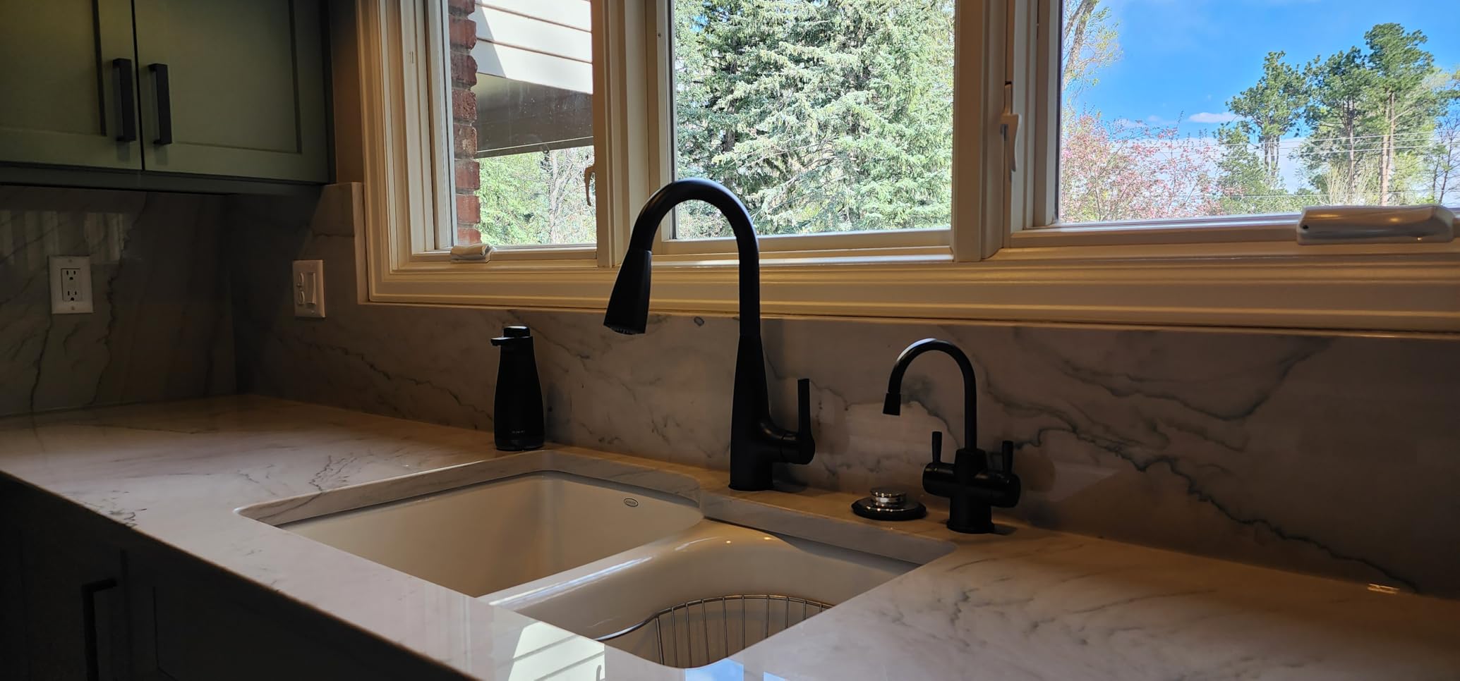 InSinkErator H-HOT150SN-SS Instant Hot Water Dispenser System with Stainless Steel Tank, Satin Nickel Customer Review InSinkErator H-HOT150SN-SS Instant Hot Water Dispenser System with Stainless Steel Tank, Satin Nickel - Customer Photo 2
