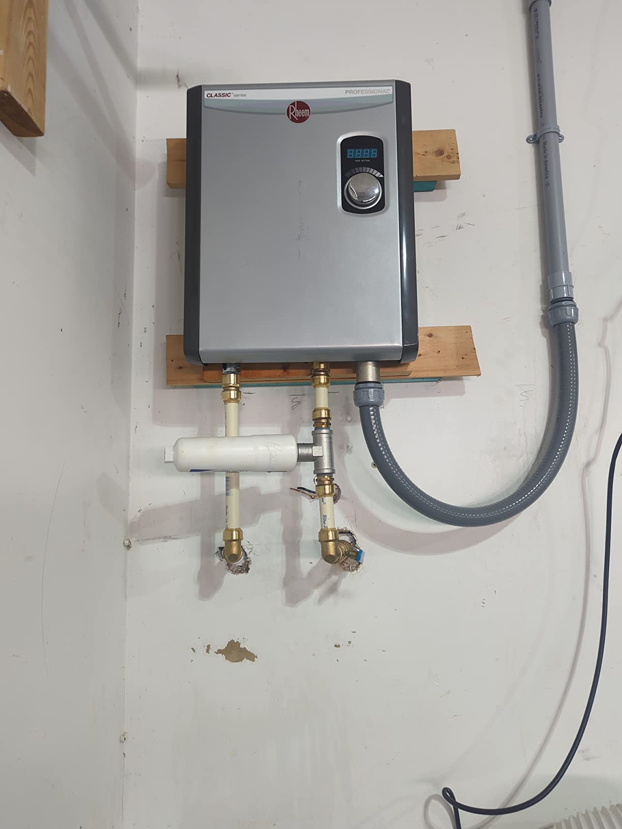 Rheem 18kW 240V Tankless Electric Water Heater, Gray Customer Review Rheem 18kW 240V Tankless Electric Water Heater, Gray - Customer Photo 1