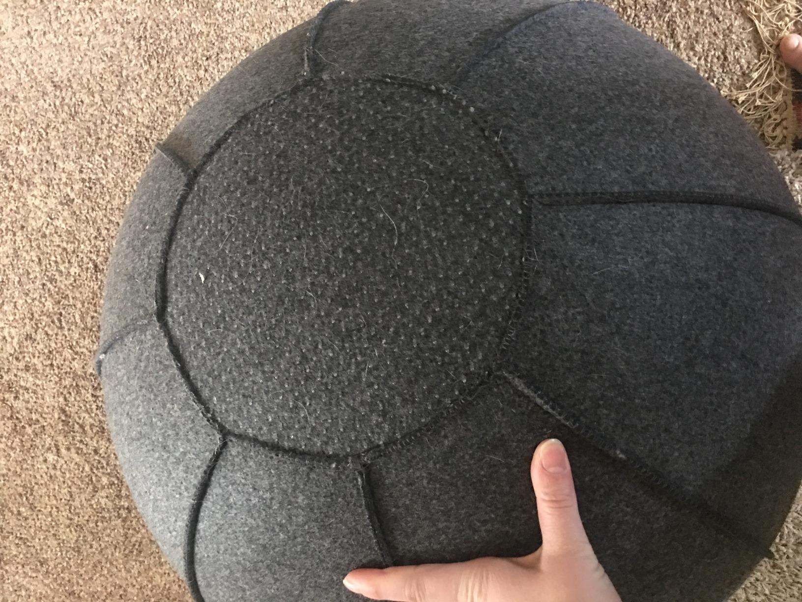 Vivora Luno Premium Ergonomic Sitting Ball Chair, Felt, Standard Size (22 to 24 inches), for Home Offices, Balance Training, Yoga Ball, Posture Improvement Customer Review Vivora Luno Premium Ergonomic Sitting Ball Chair, Felt, Standard Size (22 to 24 inches), for Home Offices, Balance Training, Yoga Ball, Posture Improvement - Customer Photo 2