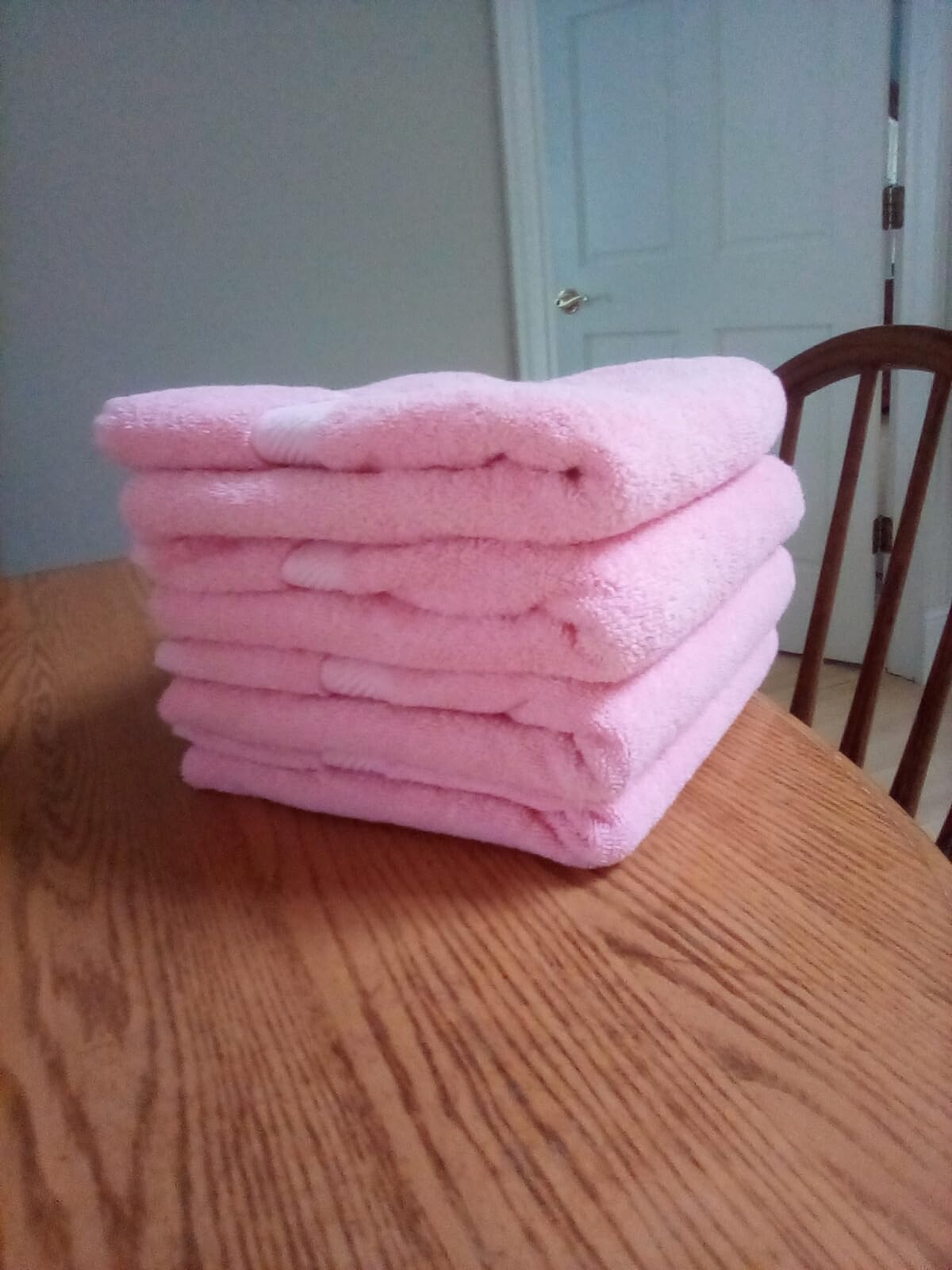 Utopia Towels 6 Pack Medium Bath Towel Set, 24 by 48 Inches, 500 GSM 100% Ring Spun Cotton, Lightweight and Highly Absorbent Quick Drying Premium Towels for Hotel, Spa and Bathroom, White Customer Review Utopia Towels 6 Pack Medium Bath Towel Set, 24 by 48 Inches, 500 GSM 100% Ring Spun Cotton, Lightweight and Highly Absorbent Quick Drying Premium Towels for Hotel, Spa and Bathroom, White - Customer Photo 1