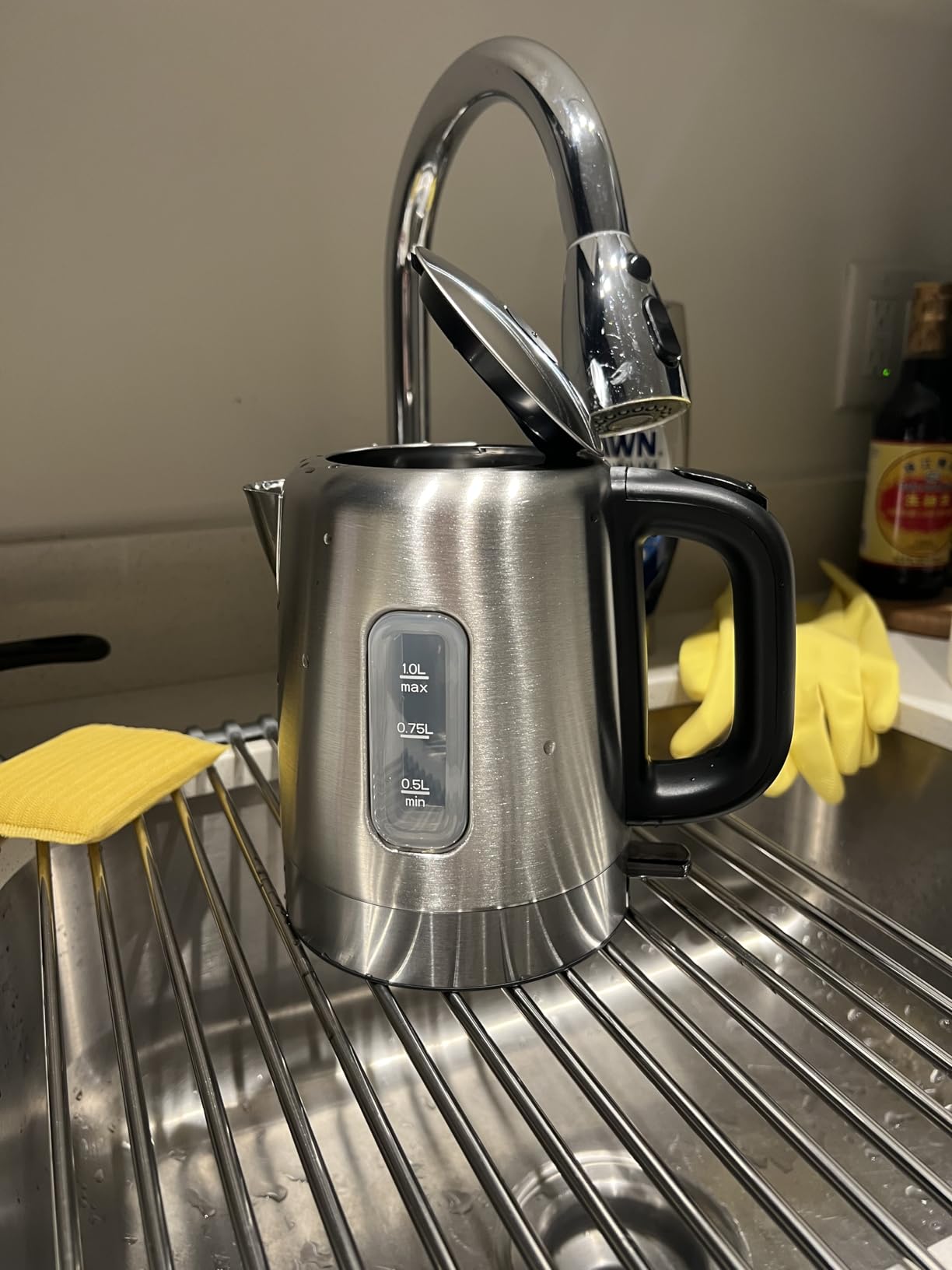 Amazon Basics Electric Stainless Steel Kettle for Tea and Coffee, BPA-Free, Fast Boiling, Auto Shut-Off, 1.1 Quarts, 1500W, Black and Silver Customer Review Amazon Basics Electric Stainless Steel Kettle for Tea and Coffee, BPA-Free, Fast Boiling, Auto Shut-Off, 1.1 Quarts, 1500W, Black and Silver - Customer Photo 1