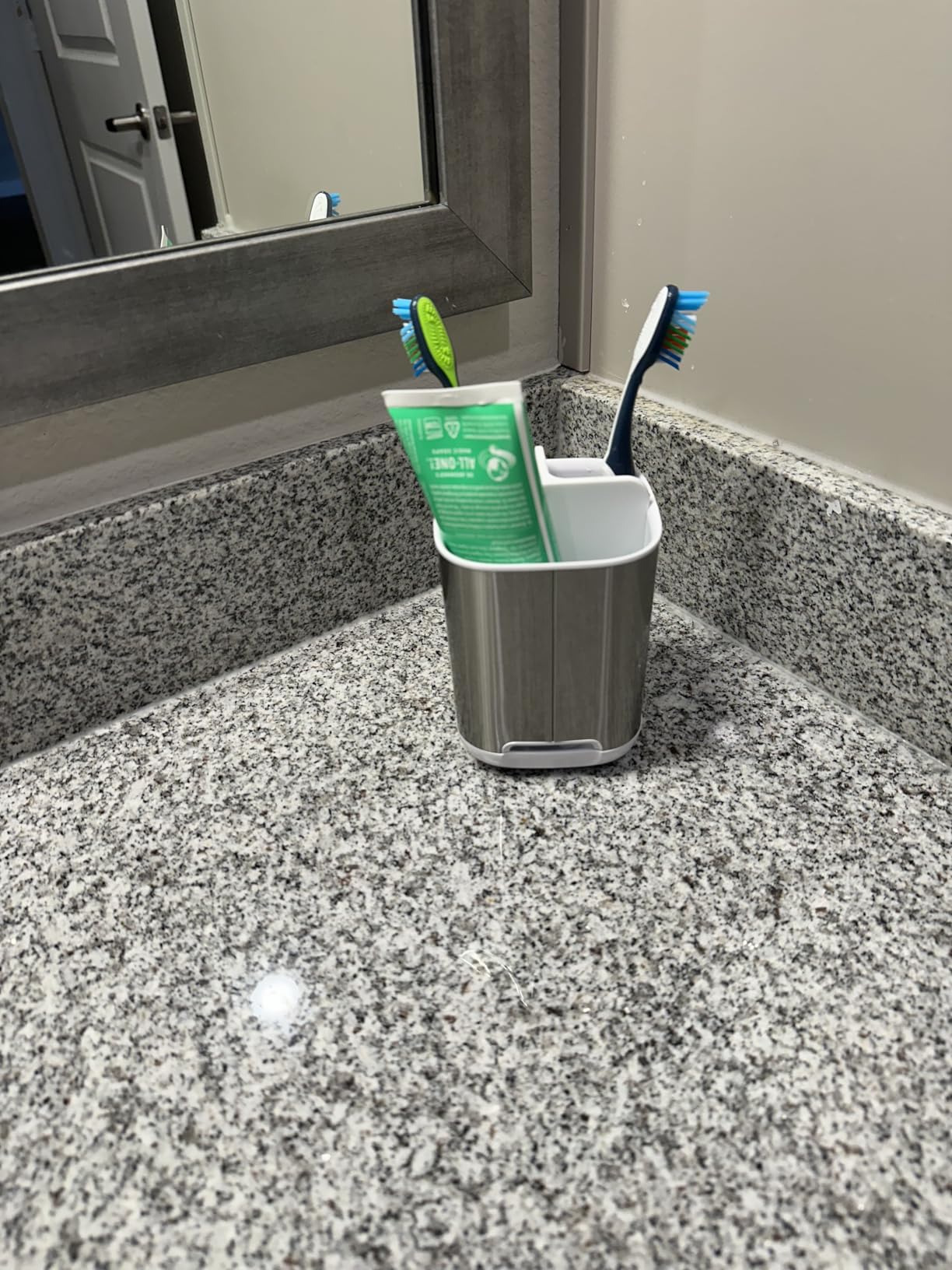 Joseph Joseph Easy-Store - Compact Toothbrush Holder Caddy Bathroom Storage, Grey/White, Regular Customer Review Joseph Joseph Easy-Store - Compact Toothbrush Holder Caddy Bathroom Storage, Grey/White, Regular - Customer Photo 2