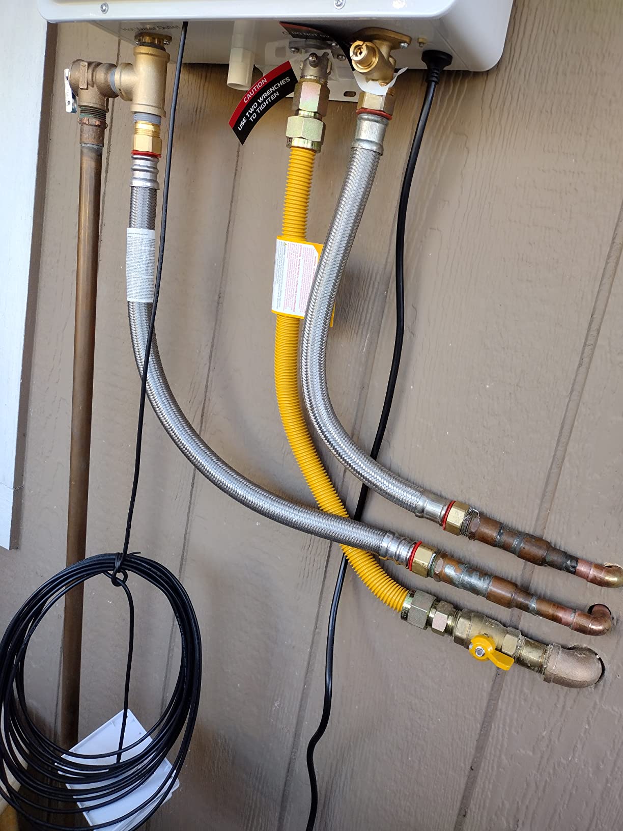 CAMPLUX Climatech 5 Tankless Water Heater Propane Outdoor 6.86 GPM, 199,000 BTU On Demand Instant Tankless Hot Water Heater Propane for Whole House, Outdoor Installation, IPX4 Waterproof, WA686M Customer Review CAMPLUX Climatech 5 Tankless Water Heater Propane Outdoor 6.86 GPM, 199,000 BTU On Demand Instant Tankless Hot Water Heater Propane for Whole House, Outdoor Installation, IPX4 Waterproof, WA686M - Customer Photo 1