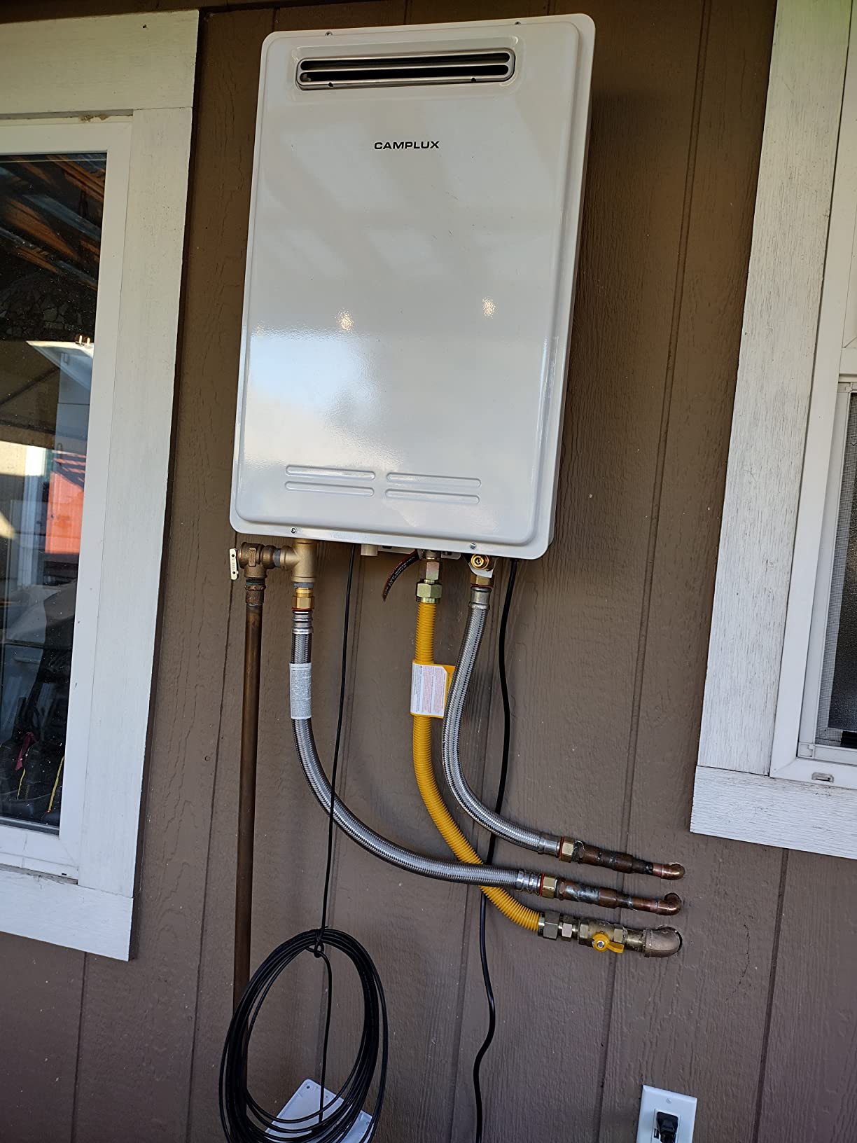CAMPLUX Climatech 5 Tankless Water Heater Propane Outdoor 6.86 GPM, 199,000 BTU On Demand Instant Tankless Hot Water Heater Propane for Whole House, Outdoor Installation, IPX4 Waterproof, WA686M Customer Review CAMPLUX Climatech 5 Tankless Water Heater Propane Outdoor 6.86 GPM, 199,000 BTU On Demand Instant Tankless Hot Water Heater Propane for Whole House, Outdoor Installation, IPX4 Waterproof, WA686M - Customer Photo 2
