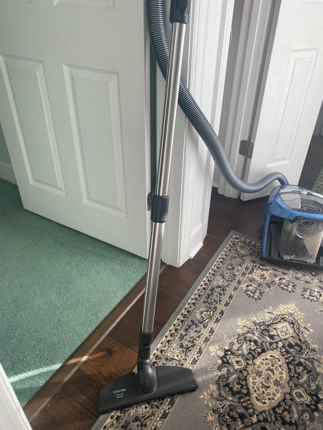 Miele Blizzard CX1 Cat & Dog Bagless Canister Vacuum, Lotus White - Pet Hair, Portable Customer Review Miele Blizzard CX1 Cat & Dog Bagless Canister Vacuum, Lotus White - Pet Hair, Portable - Customer Photo 2