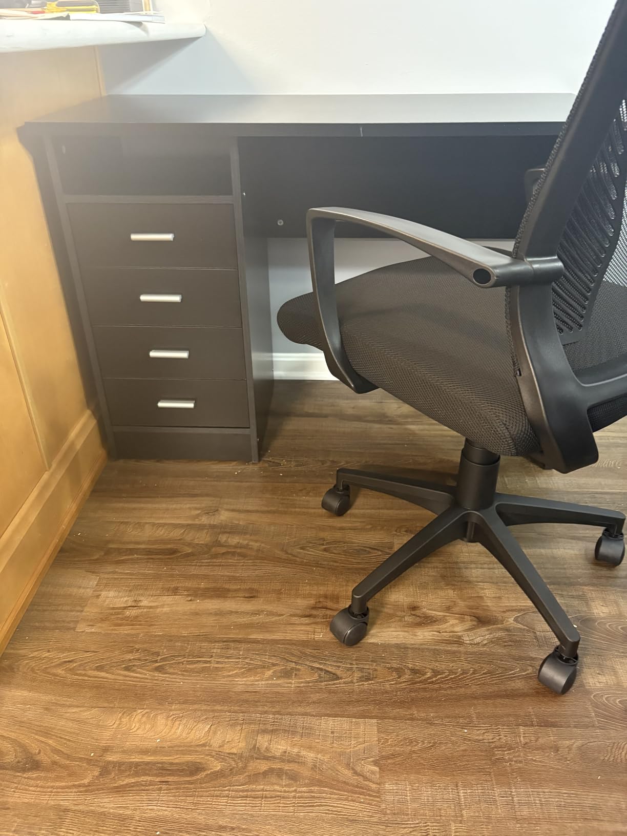 Furmax Office Chair Ergonomic Computer Desk Mesh Chair Mid Back Swivel Lumbar Support with Armrest (1, Black) Customer Review Furmax Office Chair Ergonomic Computer Desk Mesh Chair Mid Back Swivel Lumbar Support with Armrest (1, Black) - Customer Photo 2