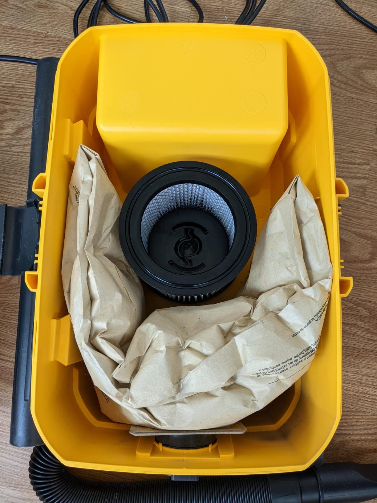 DEWALT DXV04T Portable 4 Gallon Wet/Dry Vacuum, Yellow - Customer Photo 1