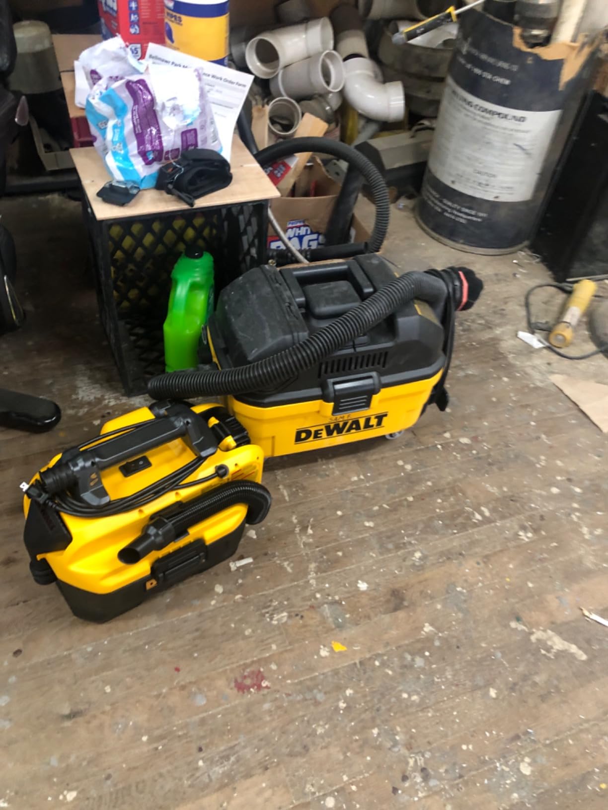 DEWALT DXV04T Portable 4 Gallon Wet/Dry Vacuum, Yellow - Customer Photo 2