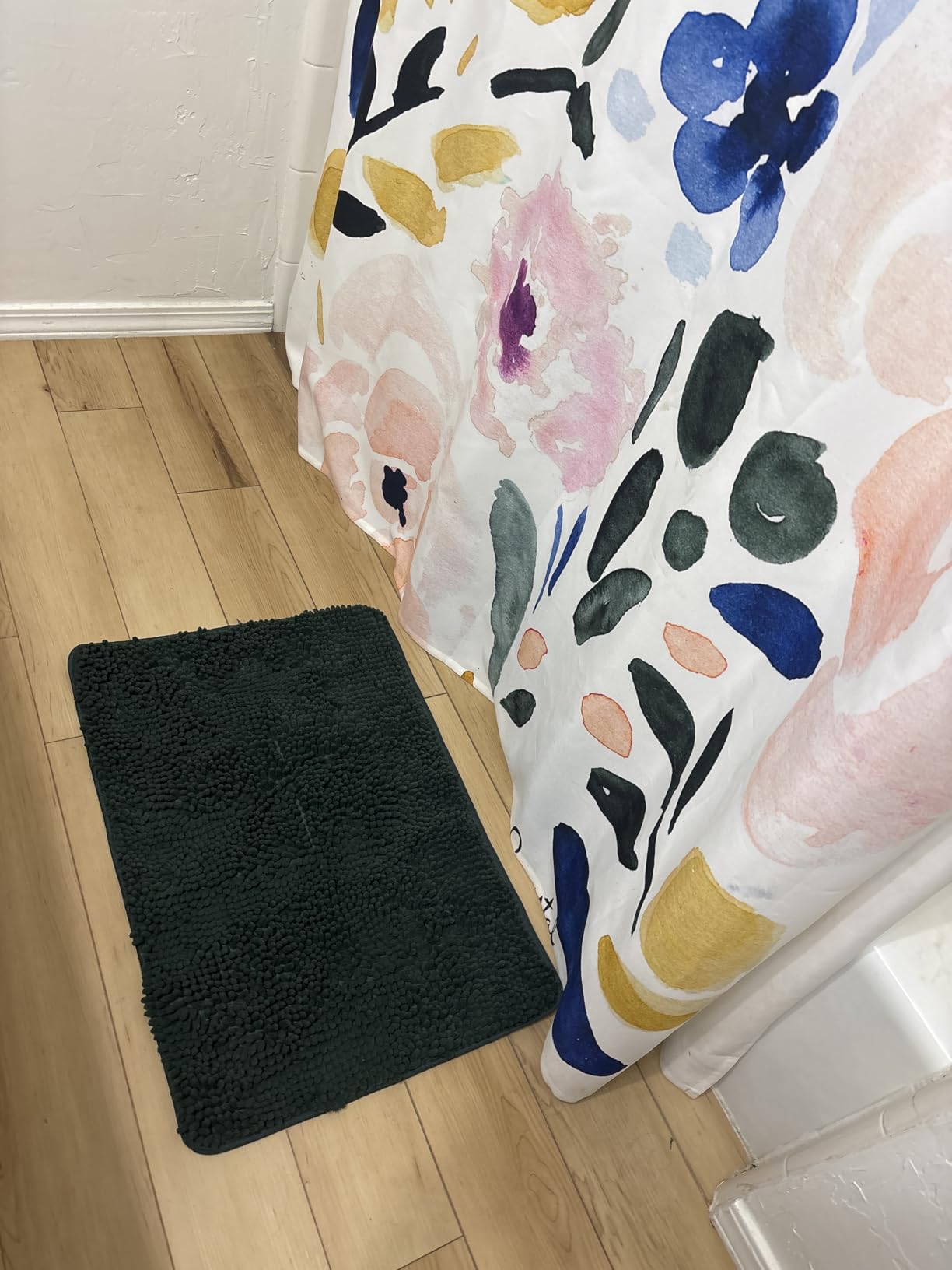 GORILLA GRIP Bath Rug Mat, Thick Soft Absorbent Chenille, Quick Dry Microfiber Mats, Rubber Backing Washable Shower Floor Rugs, Bathmat Runner, US Designed Bathroom Home Decor Accessories 24x17, Grey Customer Review GORILLA GRIP Bath Rug Mat, Thick Soft Absorbent Chenille, Quick Dry Microfiber Mats, Rubber Backing Washable Shower Floor Rugs, Bathmat Runner, US Designed Bathroom Home Decor Accessories 24x17, Grey - Customer Photo 1