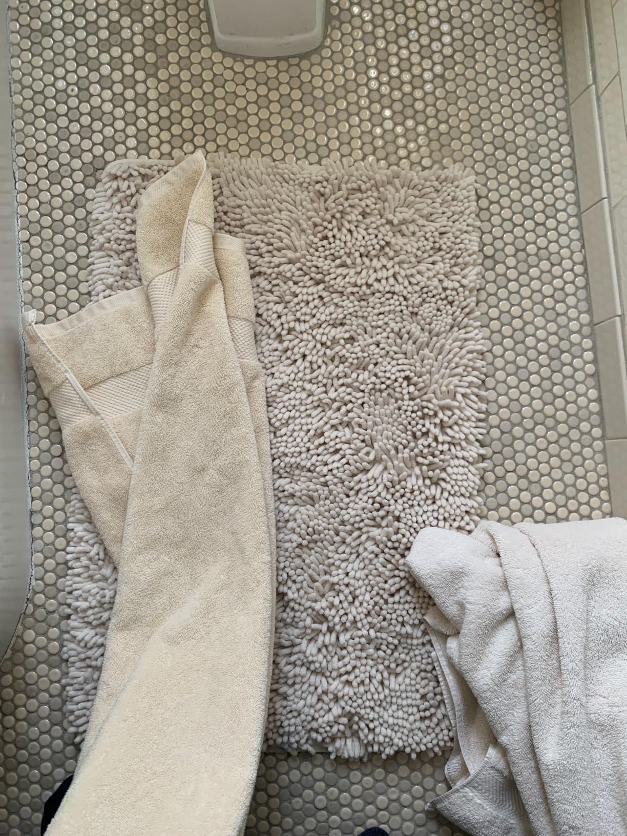 Luxury White Bath Towel Set of 8 Pieces - 100% Turkish Cotton 700 GSM Highly Absorbent Towels for Bathroom, 2 Bath Towels, 2 Hand Towels, 4 Washcloths Customer Review Luxury White Bath Towel Set of 8 Pieces - 100% Turkish Cotton 700 GSM Highly Absorbent Towels for Bathroom, 2 Bath Towels, 2 Hand Towels, 4 Washcloths - Customer Photo 4