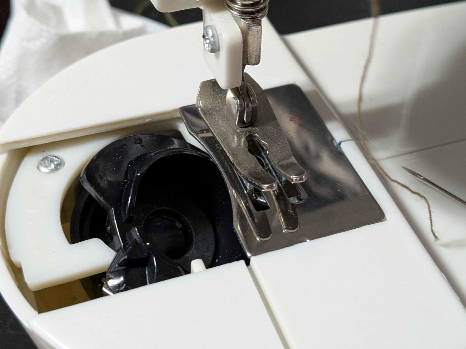 Magicfly Mini Sewing Machine with Extension Table, Dual Speed Portable Sewing Machine for Beginners with Light, Sewing Kit for Household Use, White Customer Review Magicfly Mini Sewing Machine with Extension Table, Dual Speed Portable Sewing Machine for Beginners with Light, Sewing Kit for Household Use, White - Customer Photo 2