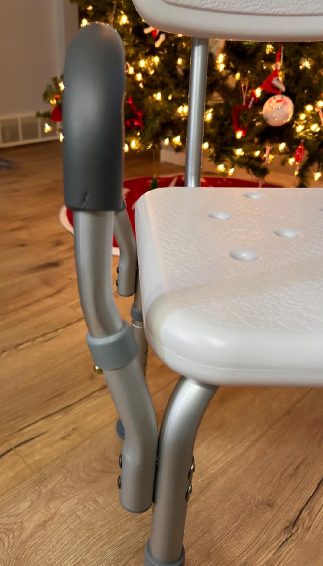 FSA/HSA Eligible, Vaunn Tool-Free Assembly Adjustable Shower Chair Spa Bathtub Seat Bench with Removable Back Customer Review FSA/HSA Eligible, Vaunn Tool-Free Assembly Adjustable Shower Chair Spa Bathtub Seat Bench with Removable Back - Customer Photo 1