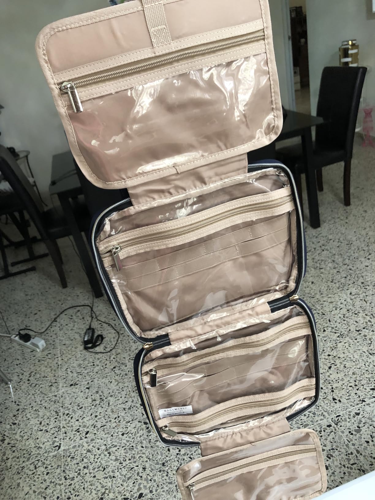 BAGSMART Toiletry Bag Travel Bag with Hanging Hook, Water-resistant Makeup Cosmetic Bag Travel Organizer for Accessories, Shampoo, Full-size Container, Toiletries (Baby Pink, Medium) Customer Review BAGSMART Toiletry Bag Travel Bag with Hanging Hook, Water-resistant Makeup Cosmetic Bag Travel Organizer for Accessories, Shampoo, Full-size Container, Toiletries (Baby Pink, Medium) - Customer Photo 1