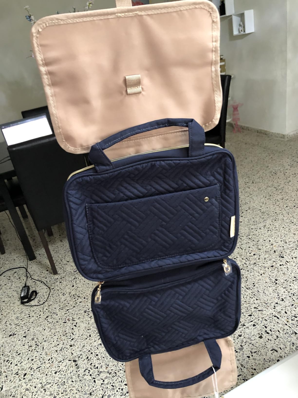 BAGSMART Toiletry Bag Travel Bag with Hanging Hook, Water-resistant Makeup Cosmetic Bag Travel Organizer for Accessories, Shampoo, Full-size Container, Toiletries (Baby Pink, Medium) Customer Review BAGSMART Toiletry Bag Travel Bag with Hanging Hook, Water-resistant Makeup Cosmetic Bag Travel Organizer for Accessories, Shampoo, Full-size Container, Toiletries (Baby Pink, Medium) - Customer Photo 2