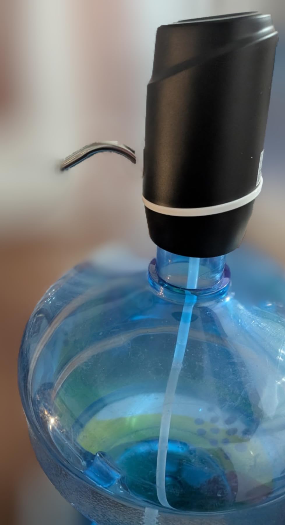 5 Gallon Electric Drinking Portable Water Dispenser, Universal USB Charging Water Bottle Pump For 2-5 Gallon With 2 Silicone Customer Review 5 Gallon Electric Drinking Portable Water Dispenser, Universal USB Charging Water Bottle Pump For 2-5 Gallon With 2 Silicone - Customer Photo 1