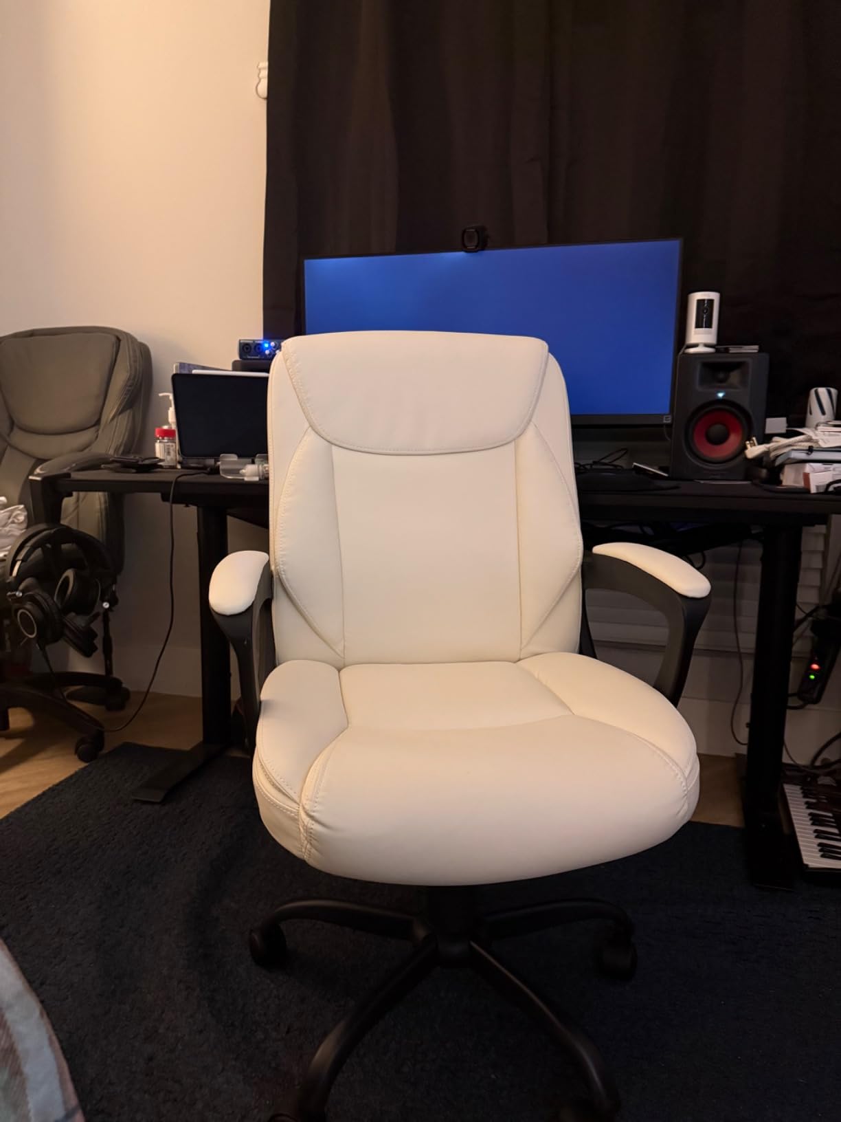 Amazon Basics Classic Puresoft PU Padded Mid-Back Height Adjustable Office Computer Desk Chair with Armrest, 26 Amazon Basics Classic Puresoft PU Padded Mid-Back Height Adjustable Office Computer Desk Chair with Armrest, 26