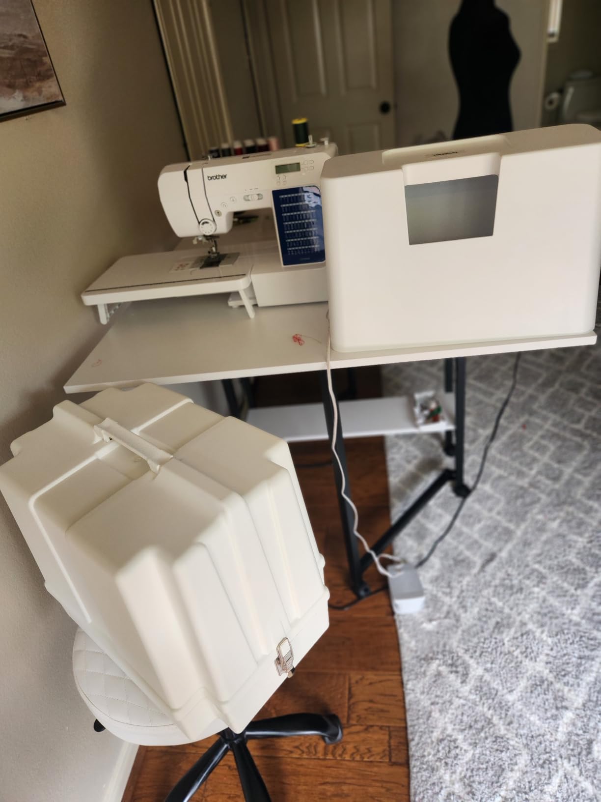 Brother CS7000X Computerized Sewing and Quilting Machine, 70 Built-in Stitches, LCD Display, Wide Table, 10 Included Feet, White Customer Review Brother CS7000X Computerized Sewing and Quilting Machine, 70 Built-in Stitches, LCD Display, Wide Table, 10 Included Feet, White - Customer Photo 2