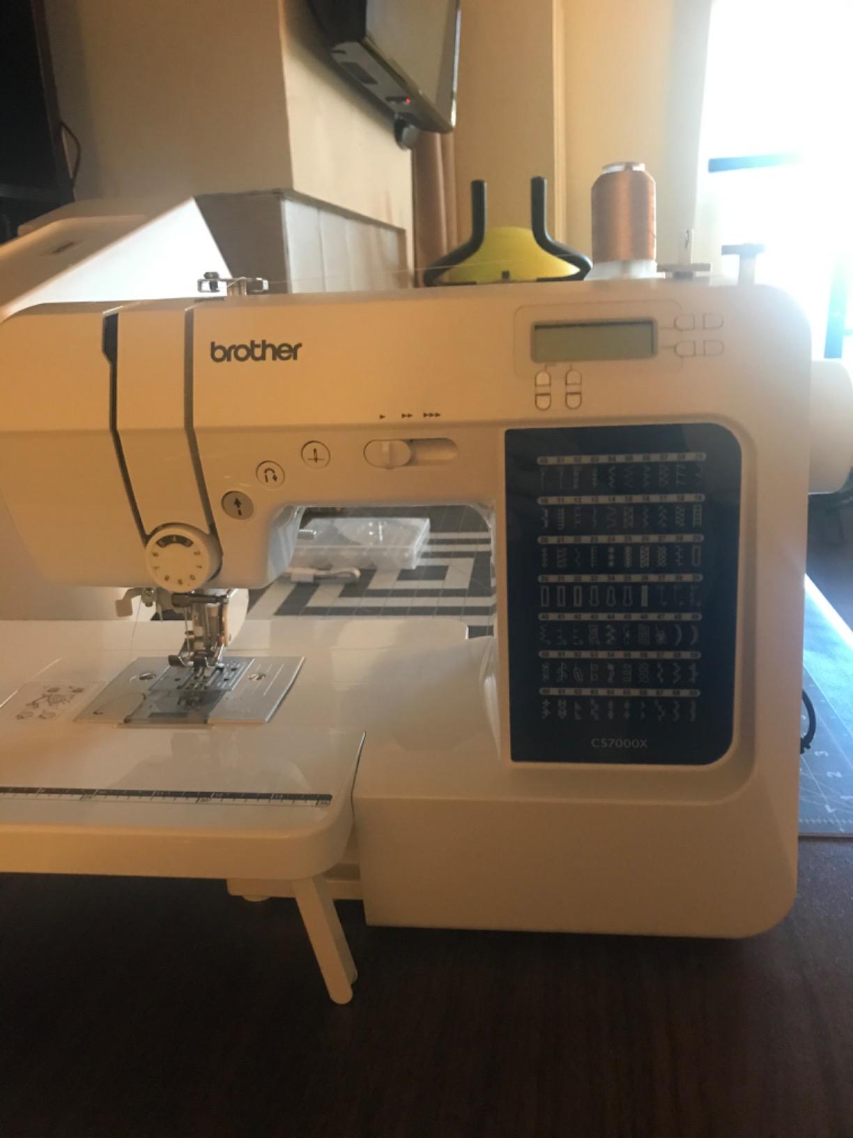 Brother CS7000X Computerized Sewing and Quilting Machine, 70 Built-in Stitches, LCD Display, Wide Table, 10 Included Feet, White Customer Review Brother CS7000X Computerized Sewing and Quilting Machine, 70 Built-in Stitches, LCD Display, Wide Table, 10 Included Feet, White - Customer Photo 4
