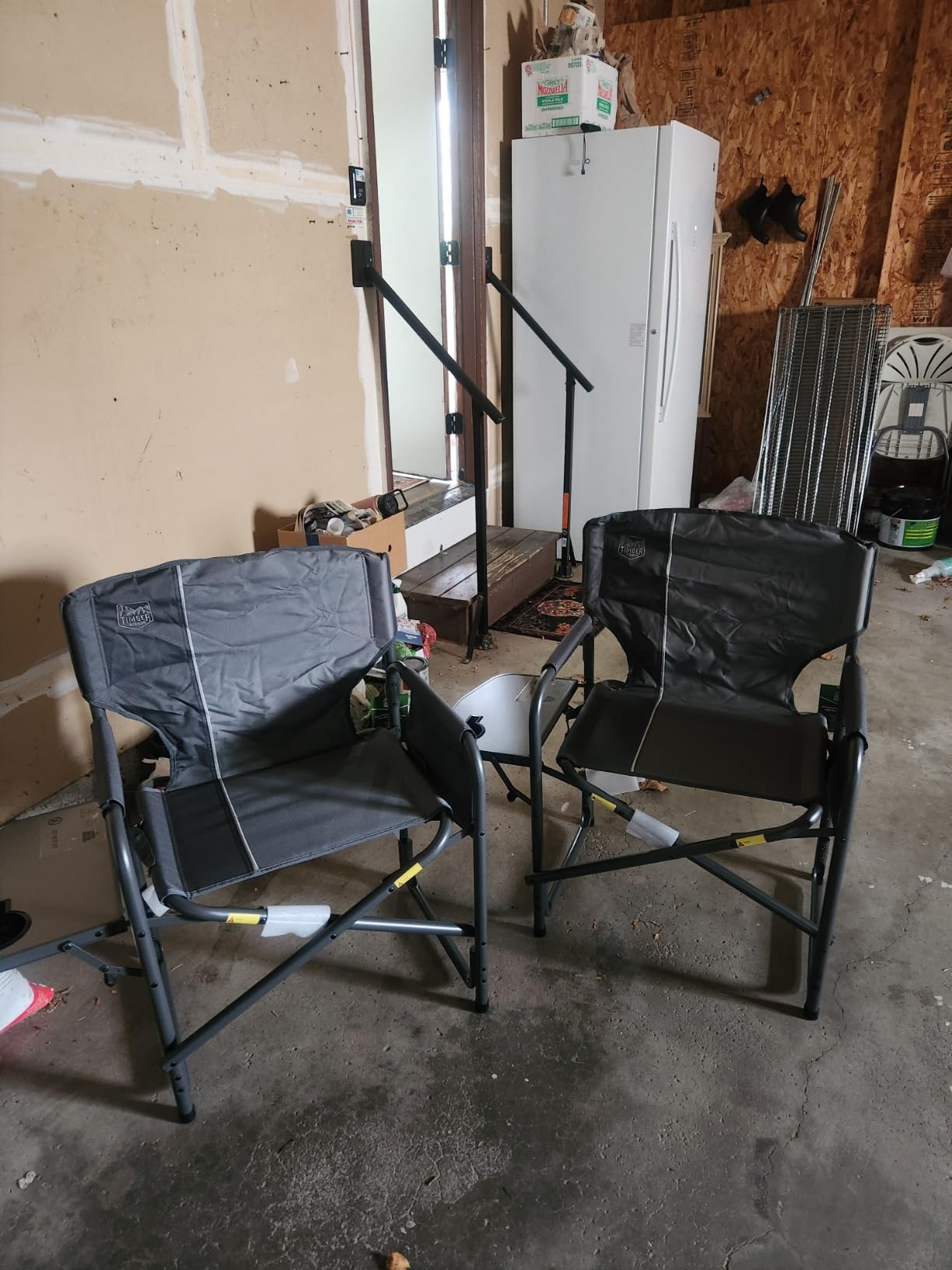 TIMBER RIDGE Aluminum Oversized Camping Chair, Lightweight Portable Directors Chair with Side Table Detachable Side Pocket for Outdoor Camping, Lawn, Picnic, Support 400lbs Black - Customer Photo 2