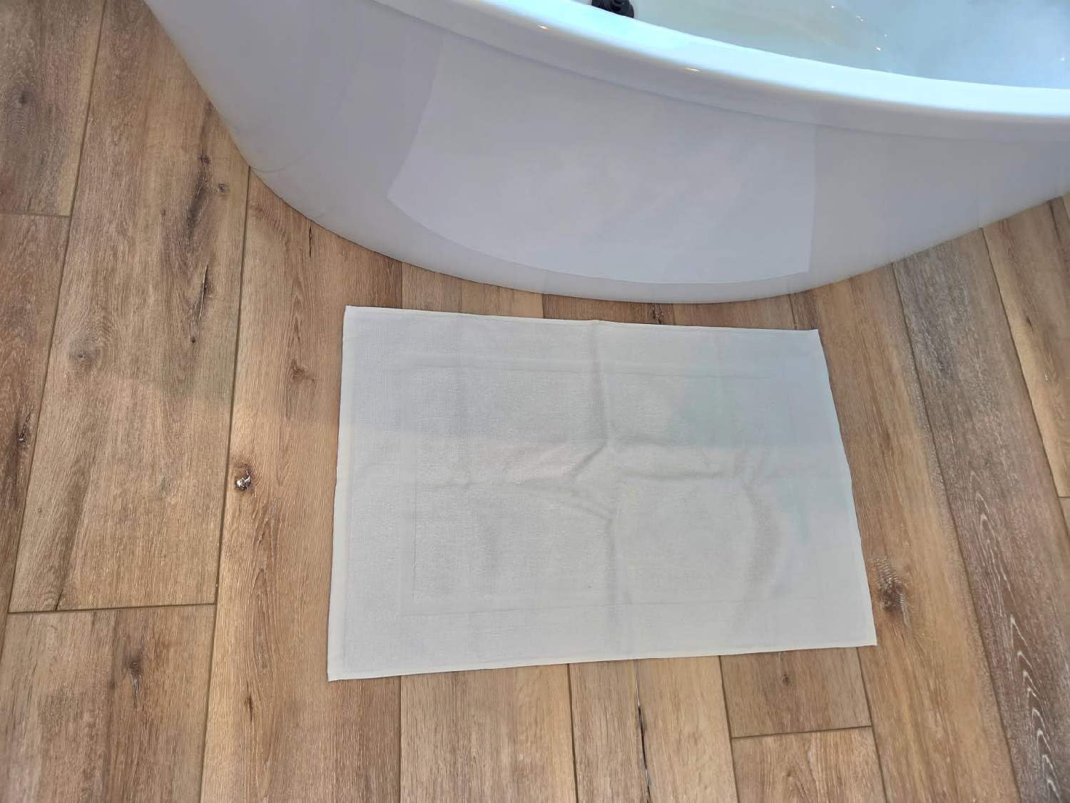 Amazon Basics Non-Slip Cotton Bath Mat, 100% Cotton Absorbent, Machine Washable, 31