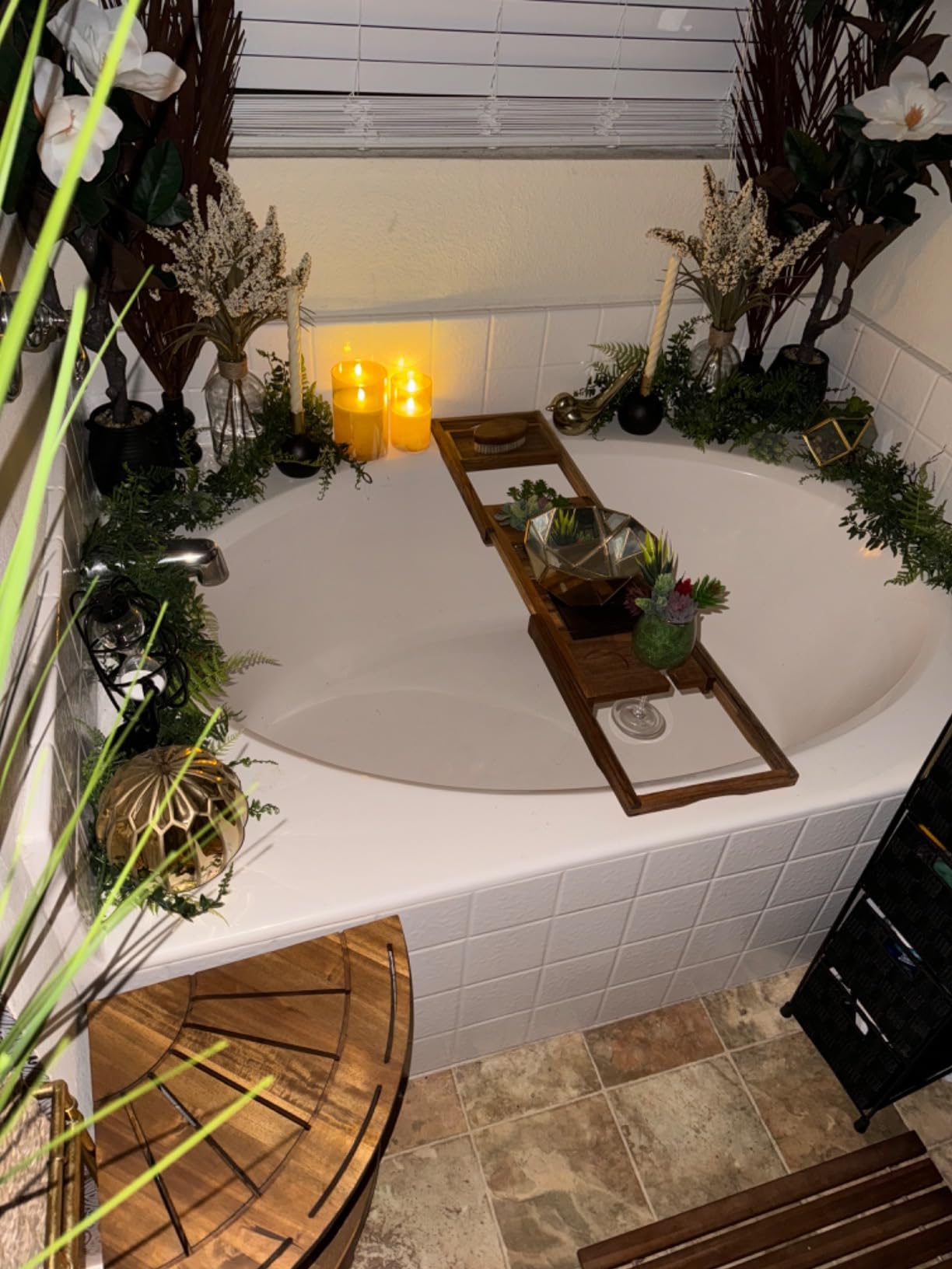 VaeFae Premium Teak Bathtub Tray, Expandable Wooden Bath Tray for Tub, Luxury Bathtub & Bathroom Accessories, Great House Warming, Anniversary & Wedding and Birthday Gifts (Free Teak Body Brush) Customer Review VaeFae Premium Teak Bathtub Tray, Expandable Wooden Bath Tray for Tub, Luxury Bathtub & Bathroom Accessories, Great House Warming, Anniversary & Wedding and Birthday Gifts (Free Teak Body Brush) - Customer Photo 2