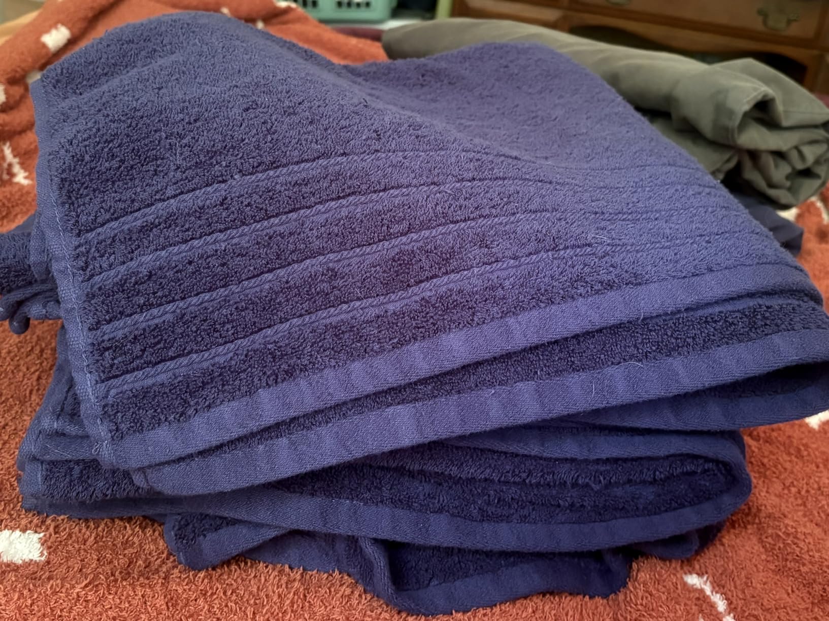 Tens Towels Pack of 4 Extra Large Bath Towels 30 x 60 Inches, 100% Cotton, Larger & Lighter Weight, Quicker to Dry, Super Soft and Absorbent, Perfect for Bathroom, Dark Grey Customer Review Tens Towels Pack of 4 Extra Large Bath Towels 30 x 60 Inches, 100% Cotton, Larger & Lighter Weight, Quicker to Dry, Super Soft and Absorbent, Perfect for Bathroom, Dark Grey - Customer Photo 2