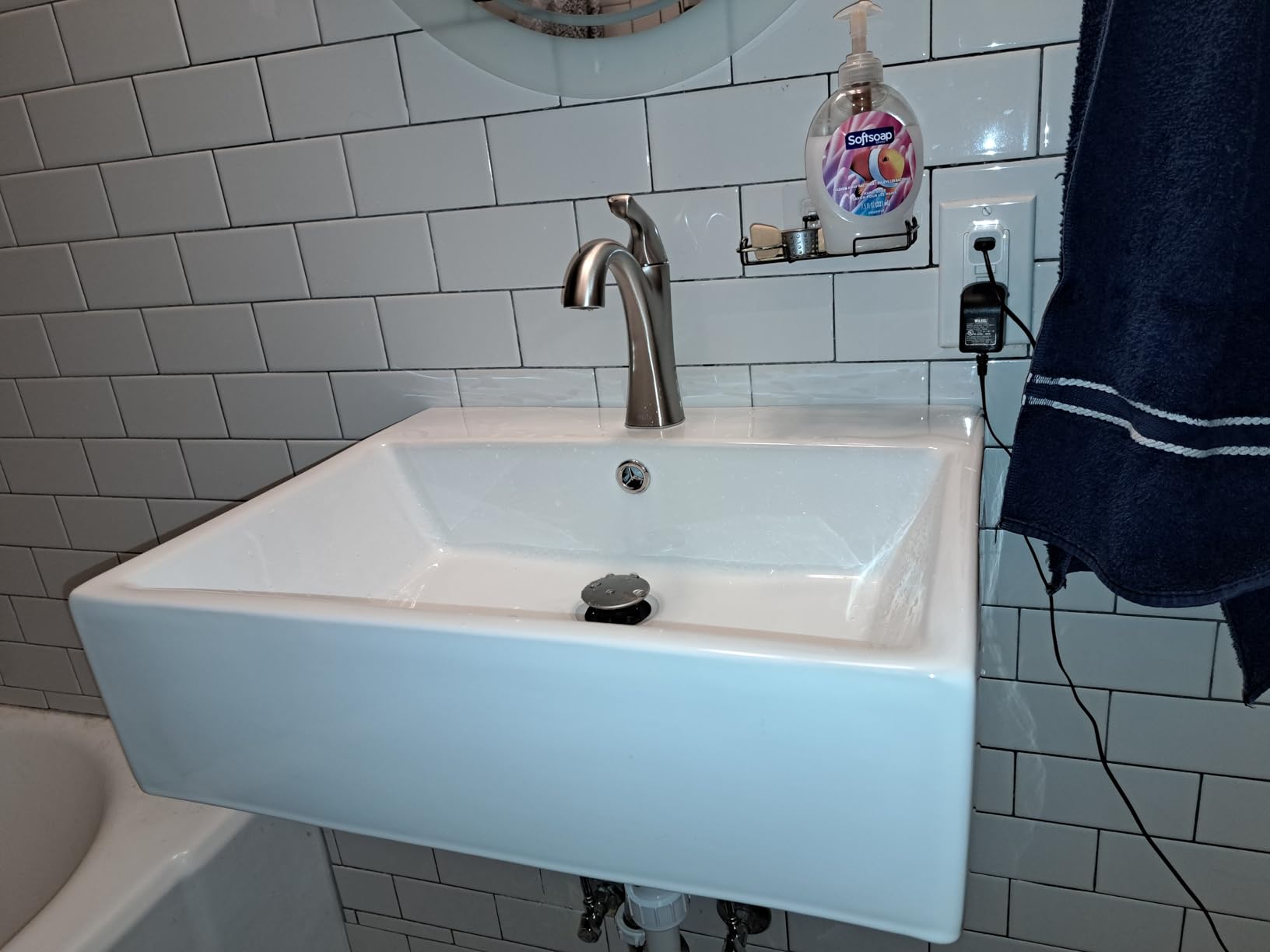 Delta Faucet Arvo Single Hole Bathroom Faucet, Single Handle Bathroom Faucet Chrome, Bathroom Sink Faucet, Drain Assembly Included, Chrome 15840LF - Customer Photo 2