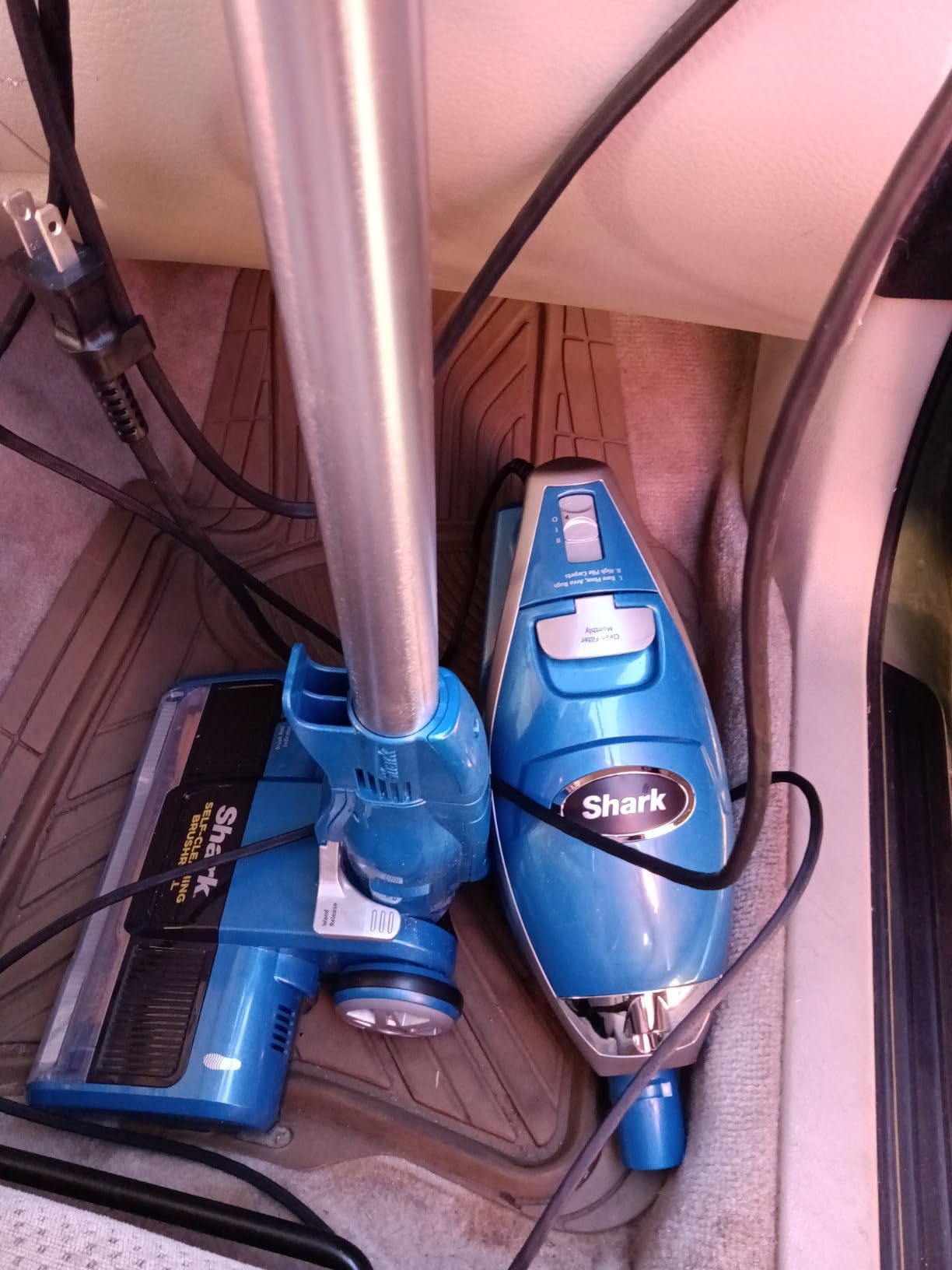 Shark HV343AMZ Rocket Corded Stick Vacuum with Self-Cleaning Brushroll, Lightweight & Maneuverable, Perfect for Pet Hair Pickup, Converts to a Hand Vacuum, Crevice Upholstery Tools, Blue/Silver Customer Review Shark HV343AMZ Rocket Corded Stick Vacuum with Self-Cleaning Brushroll, Lightweight & Maneuverable, Perfect for Pet Hair Pickup, Converts to a Hand Vacuum, Crevice Upholstery Tools, Blue/Silver - Customer Photo 3
