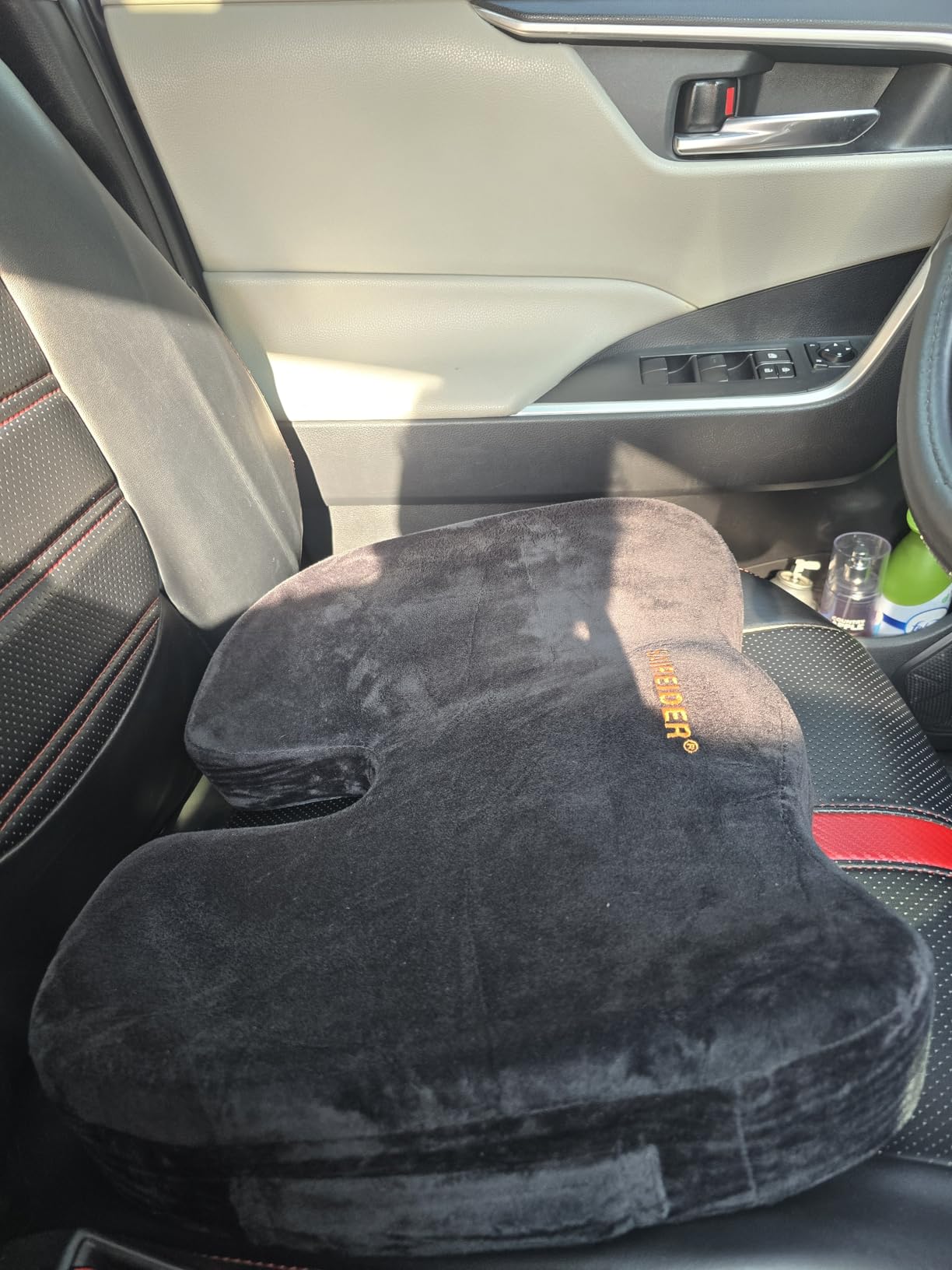 SAIREIDER Office Chair Cushion, Car Seat Cushion, Memory Foam Coccyx Cushion Pads for Tailbone Pain, Sciatica Relief Pillow, Correct Sitting Posture (Black) Customer Review SAIREIDER Office Chair Cushion, Car Seat Cushion, Memory Foam Coccyx Cushion Pads for Tailbone Pain, Sciatica Relief Pillow, Correct Sitting Posture (Black) - Customer Photo 1