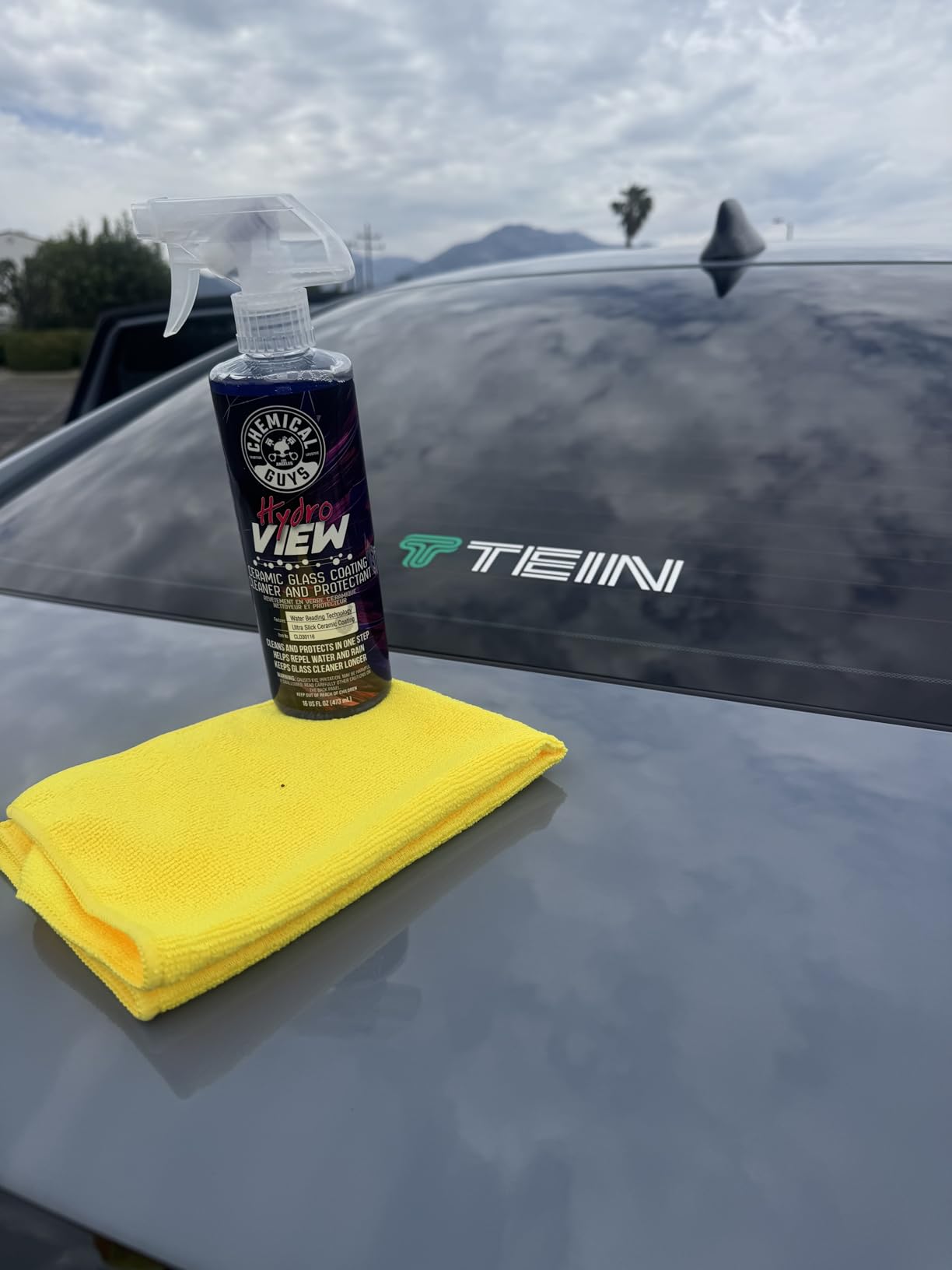 Chemical Guys CLD30116 HydroView Ceramic Glass Cleaner, Water Repellent & Protective Coating (Works on Glass, Windows, Mirrors, Navigation Screens & More; Car, Truck, SUV and Home Use), 16 fl oz Customer Review Chemical Guys CLD30116 HydroView Ceramic Glass Cleaner, Water Repellent & Protective Coating (Works on Glass, Windows, Mirrors, Navigation Screens & More; Car, Truck, SUV and Home Use), 16 fl oz - Customer Photo 1