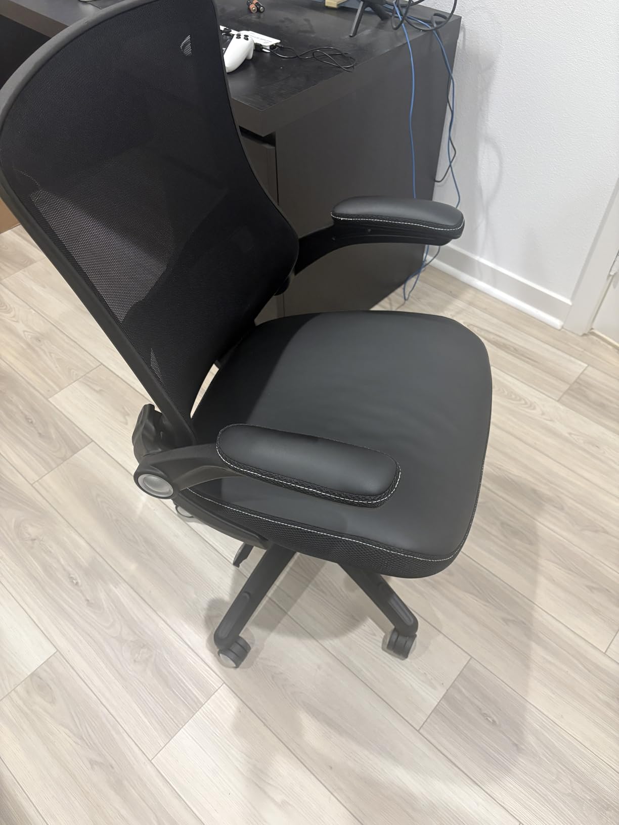 Office Chair Ergonomic Desk Chair, Computer PU Leather Home Office Chair, Swivel Mesh Back Adjustable Lumbar Support Flip-up Arms Executive Task Chair Customer Review Office Chair Ergonomic Desk Chair, Computer PU Leather Home Office Chair, Swivel Mesh Back Adjustable Lumbar Support Flip-up Arms Executive Task Chair - Customer Photo 1