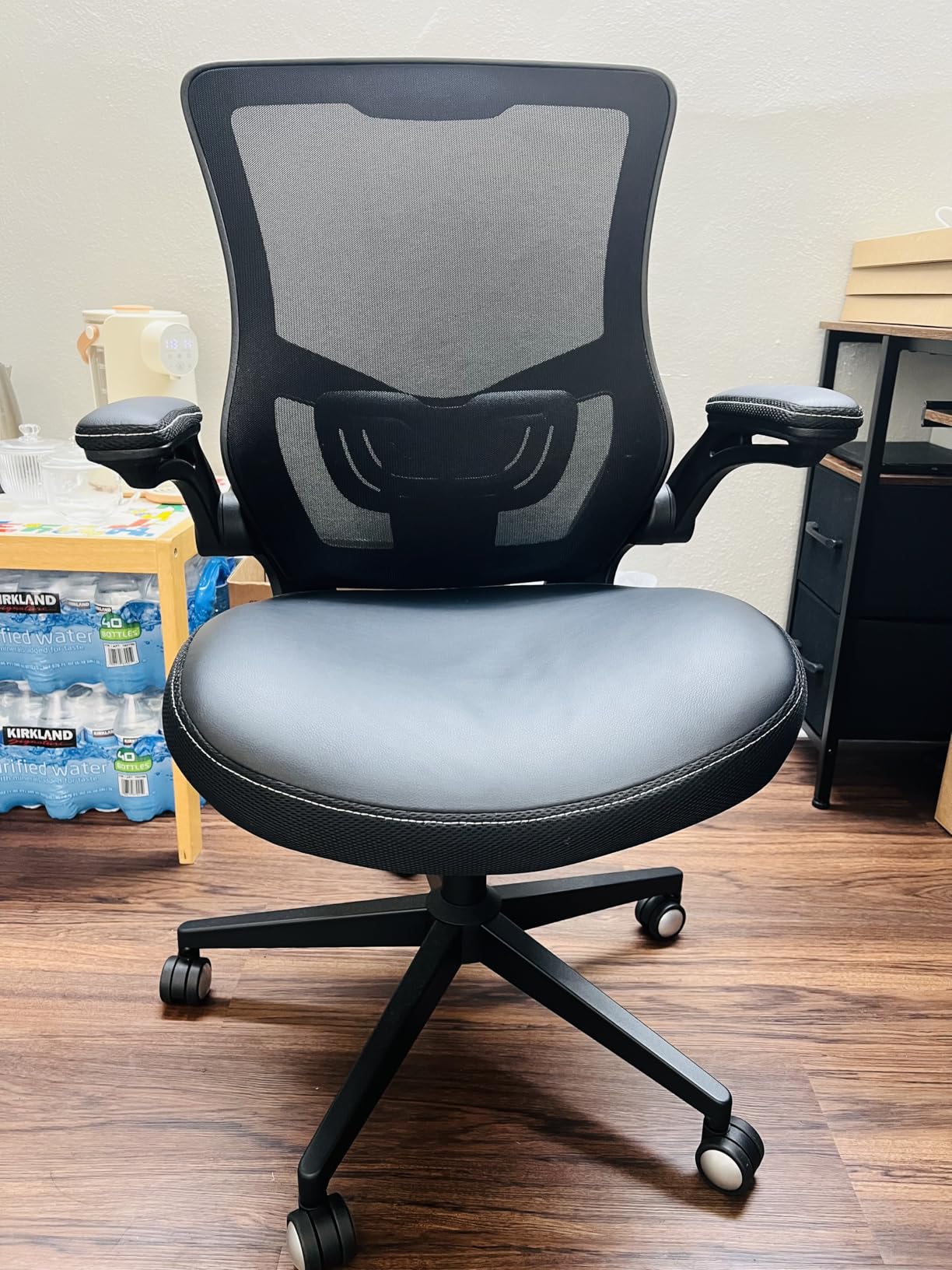 Office Chair Ergonomic Desk Chair, Computer PU Leather Home Office Chair, Swivel Mesh Back Adjustable Lumbar Support Flip-up Arms Executive Task Chair Customer Review Office Chair Ergonomic Desk Chair, Computer PU Leather Home Office Chair, Swivel Mesh Back Adjustable Lumbar Support Flip-up Arms Executive Task Chair - Customer Photo 2