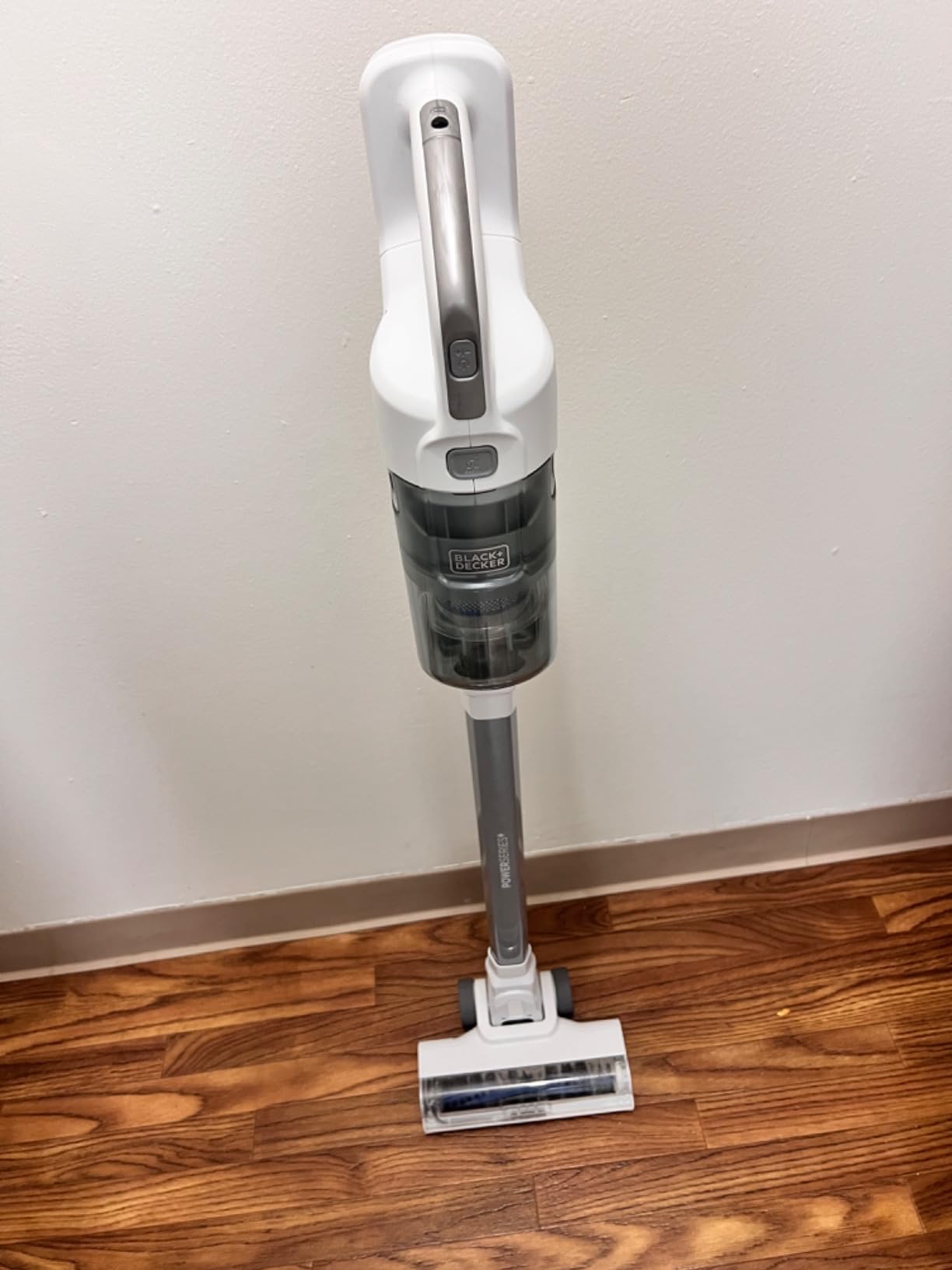 BLACK+DECKER Stick Vacuum Cordless Rechargeable Lightweight Upright Vacuum Cleaner with LED Floor Lights, Multi-Surface, White POWERSERIES+ 16V MAX (BHFEA420J) Customer Review BLACK+DECKER Stick Vacuum Cordless Rechargeable Lightweight Upright Vacuum Cleaner with LED Floor Lights, Multi-Surface, White POWERSERIES+ 16V MAX (BHFEA420J) - Customer Photo 1