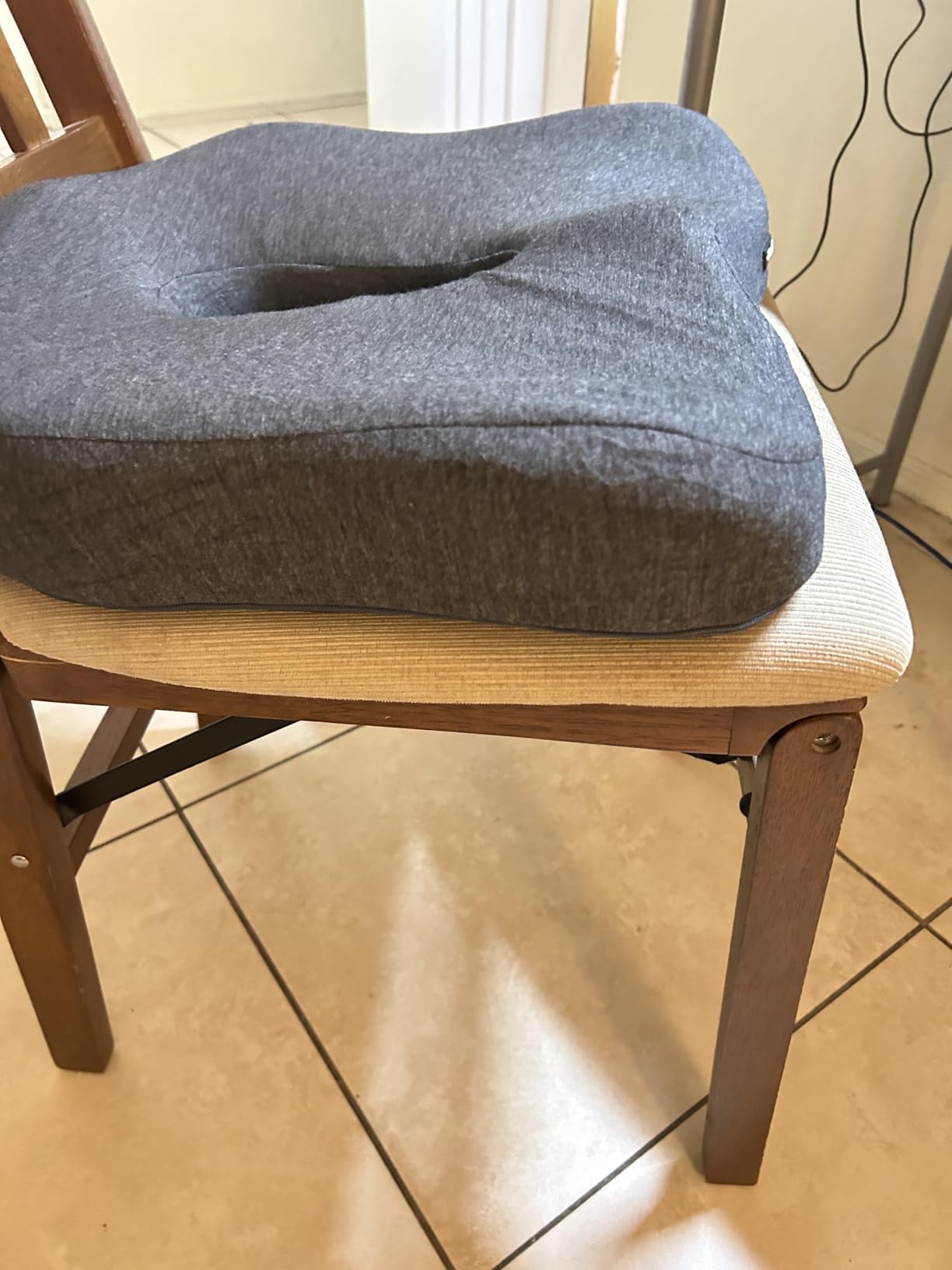 Memory Foam Seat Chair Cushion for Relieves Back Sciatica Pain Tailbone Pain Coccyx Degenerating Disc Orthopedic Osteoarthritis Prostate Cushion Low Back Pain Cushion Hip Shaping (Dark Gray) Customer Review Memory Foam Seat Chair Cushion for Relieves Back Sciatica Pain Tailbone Pain Coccyx Degenerating Disc Orthopedic Osteoarthritis Prostate Cushion Low Back Pain Cushion Hip Shaping (Dark Gray) - Customer Photo 2