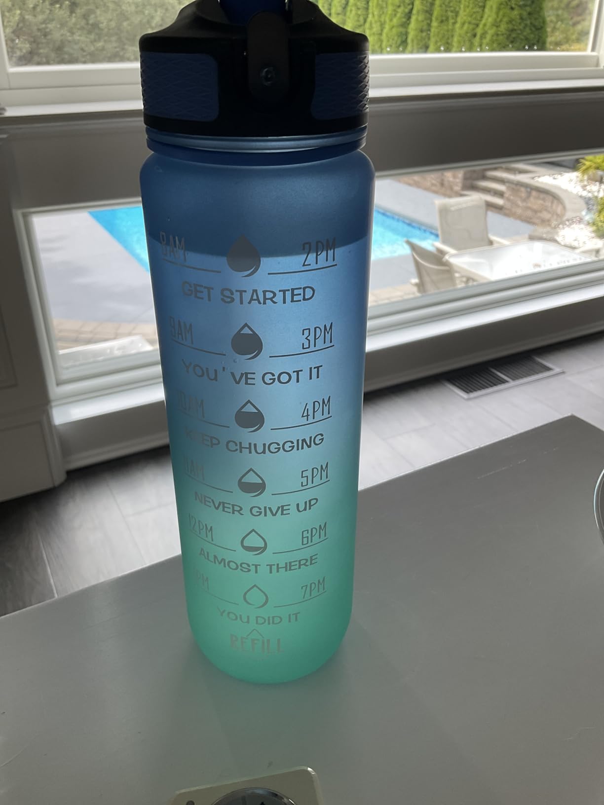 Hyeta 32 oz Water Bottles with Times to Drink and Straw, Motivational Water Bottle with Time Marker, Leakproof, Drinking Sports Water Bottle for Fitness, Gym and Outdoor Customer Review Hyeta 32 oz Water Bottles with Times to Drink and Straw, Motivational Water Bottle with Time Marker, Leakproof, Drinking Sports Water Bottle for Fitness, Gym and Outdoor - Customer Photo 3