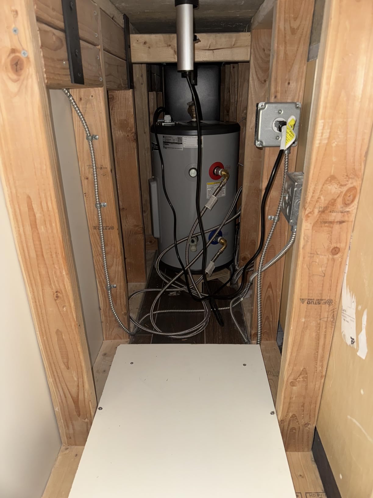 GE Appliances 10 Gallon Versatile Plug and Play Electric Water Heater with Adjustable Thermostat, Easily Installs Where You Want It, 120 Volt Customer Review GE Appliances 10 Gallon Versatile Plug and Play Electric Water Heater with Adjustable Thermostat, Easily Installs Where You Want It, 120 Volt - Customer Photo 1