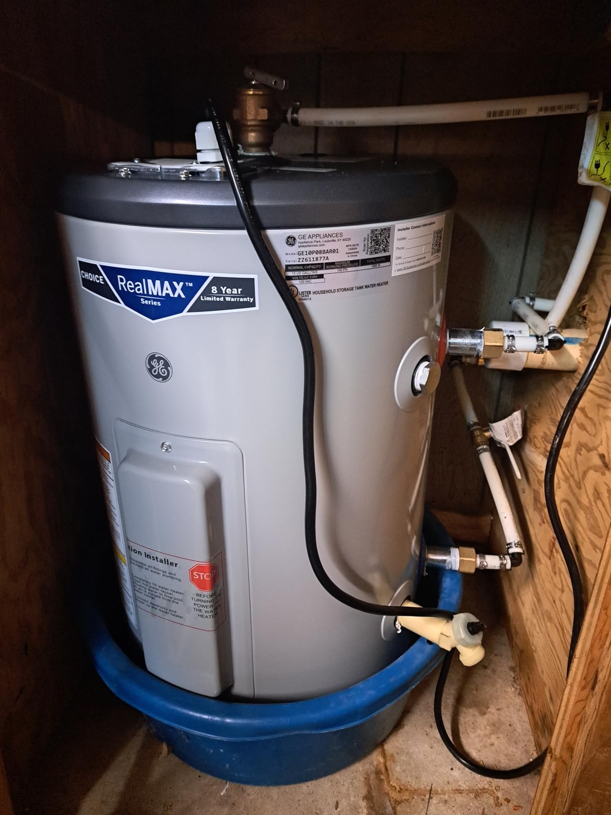 GE Appliances 10 Gallon Versatile Plug and Play Electric Water Heater with Adjustable Thermostat, Easily Installs Where You Want It, 120 Volt Customer Review GE Appliances 10 Gallon Versatile Plug and Play Electric Water Heater with Adjustable Thermostat, Easily Installs Where You Want It, 120 Volt - Customer Photo 2