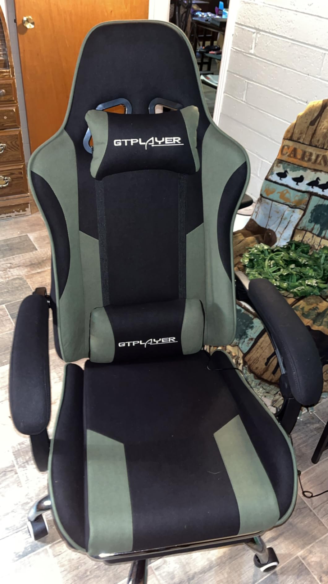 GTPLAYER Gaming Chair, Computer Chair with Footrest and Lumbar Support, Height Adjustable Game Chair with 360°-Swivel Seat and Headrest and for Office or Gaming (White) Customer Review GTPLAYER Gaming Chair, Computer Chair with Footrest and Lumbar Support, Height Adjustable Game Chair with 360°-Swivel Seat and Headrest and for Office or Gaming (White) - Customer Photo 2