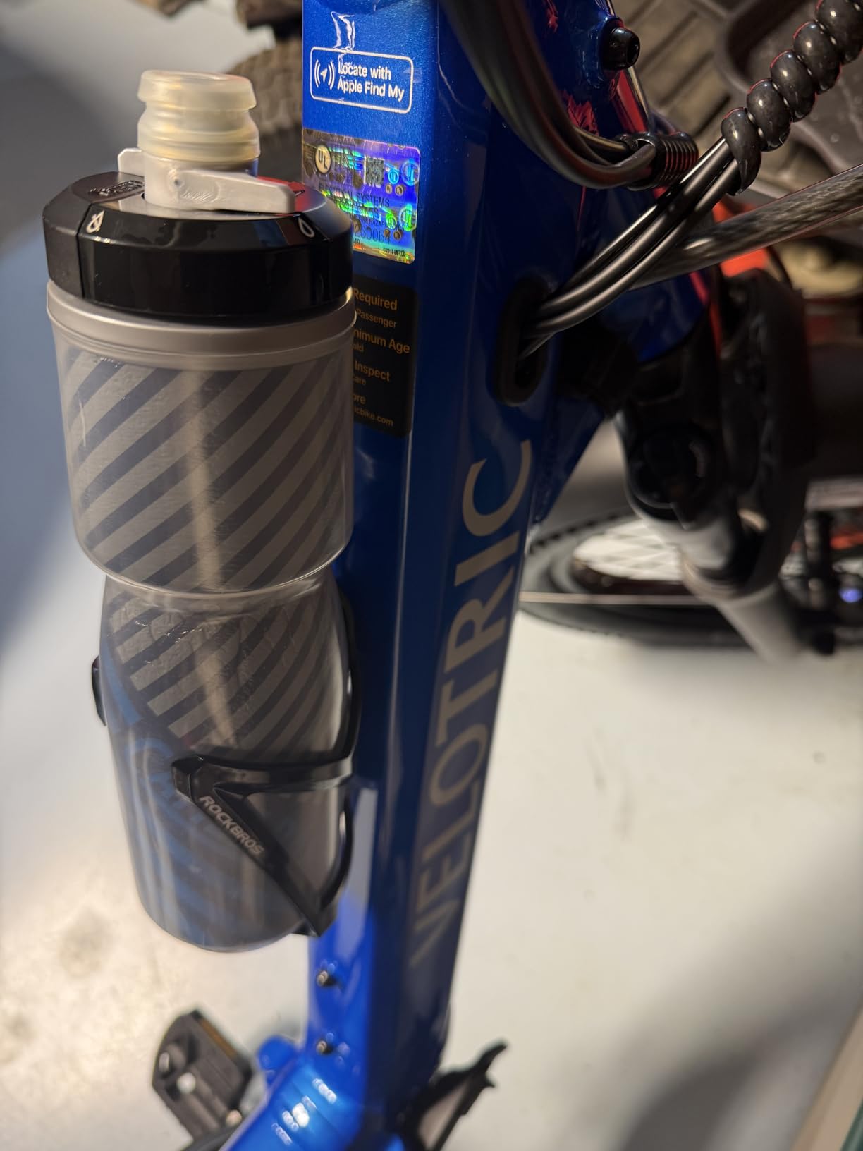 CamelBak Podium Chill Bike Insulated Squeeze Water Bottle Lime/Blue Stripe, 24oz Customer Review CamelBak Podium Chill Bike Insulated Squeeze Water Bottle Lime/Blue Stripe, 24oz - Customer Photo 2