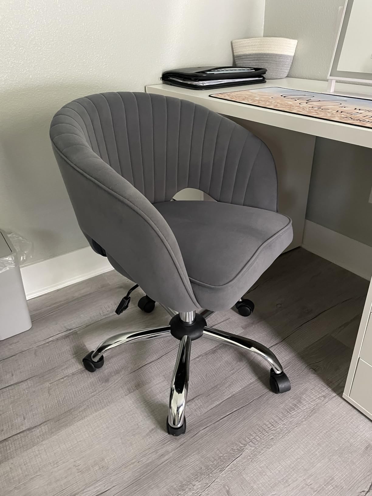 DUMOS Criss Cross Legged Office Chair, Armless Wide Seat No Wheels, Modern Home Desk Seating Swivel Height Adjustable Fabric Vanity for Bedroom Customer Review DUMOS Criss Cross Legged Office Chair, Armless Wide Seat No Wheels, Modern Home Desk Seating Swivel Height Adjustable Fabric Vanity for Bedroom - Customer Photo 2