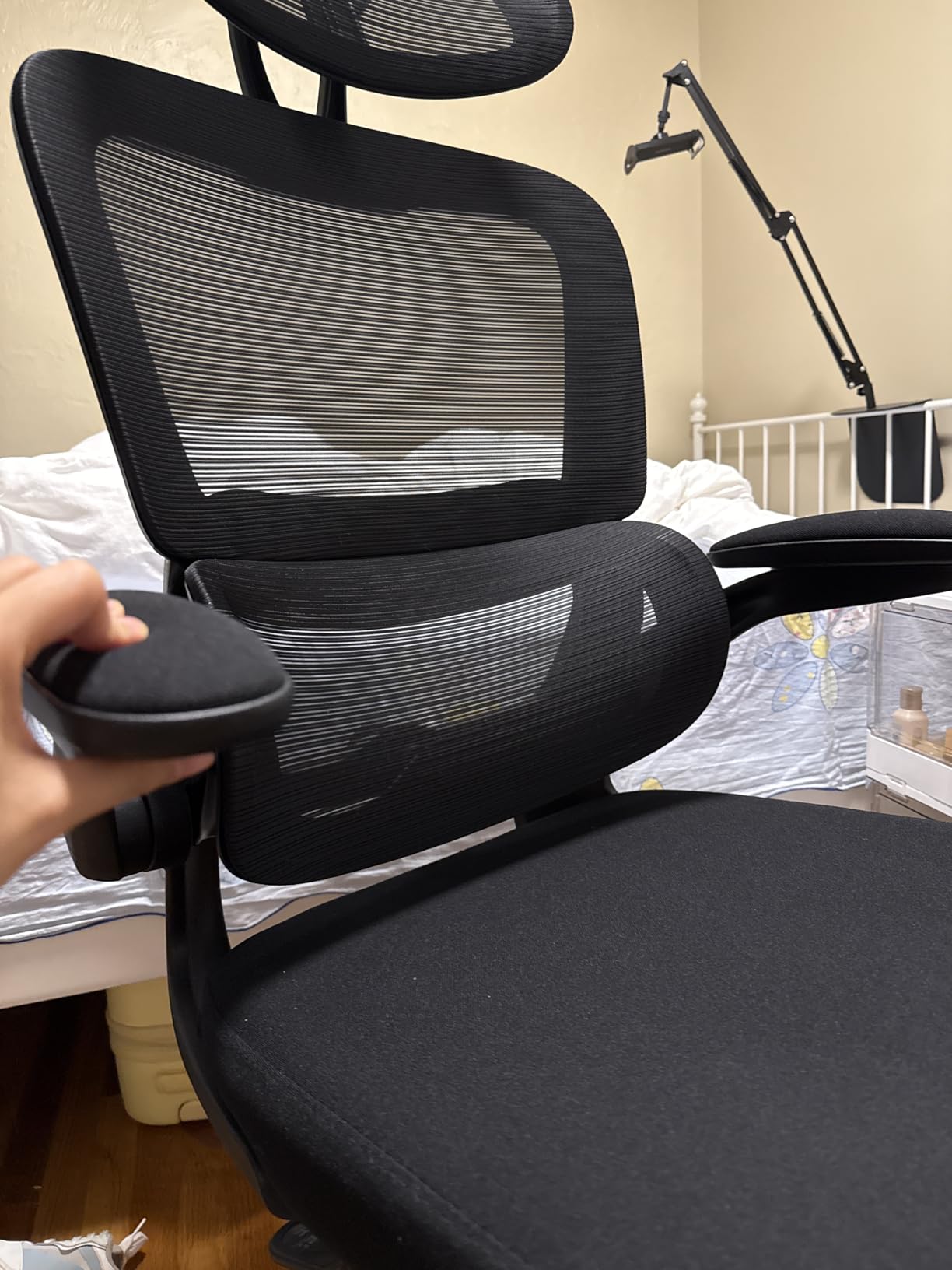 TRALT Office Chair Ergonomic Desk Chair, 330 LBS Home Mesh Office Desk Chairs with Wheels, Comfortable Gaming Chair, High Back Office Chair for Long Hours (Black) Customer Review TRALT Office Chair Ergonomic Desk Chair, 330 LBS Home Mesh Office Desk Chairs with Wheels, Comfortable Gaming Chair, High Back Office Chair for Long Hours (Black) - Customer Photo 2