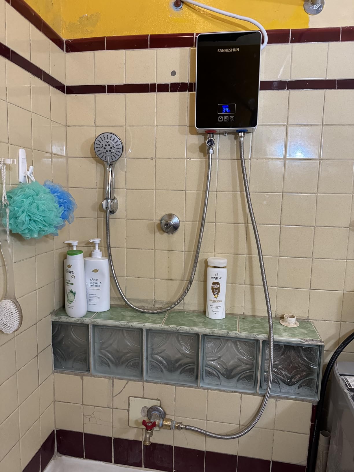 Electric Tankless Water Heater, 6000W 220V Instant Hot Water Heater with Handheld Shower Head and Hose Set, LED Touch Screen Switch Adjustable Temperature for Bathroom Kitchen - Black Customer Review Electric Tankless Water Heater, 6000W 220V Instant Hot Water Heater with Handheld Shower Head and Hose Set, LED Touch Screen Switch Adjustable Temperature for Bathroom Kitchen - Black - Customer Photo 1