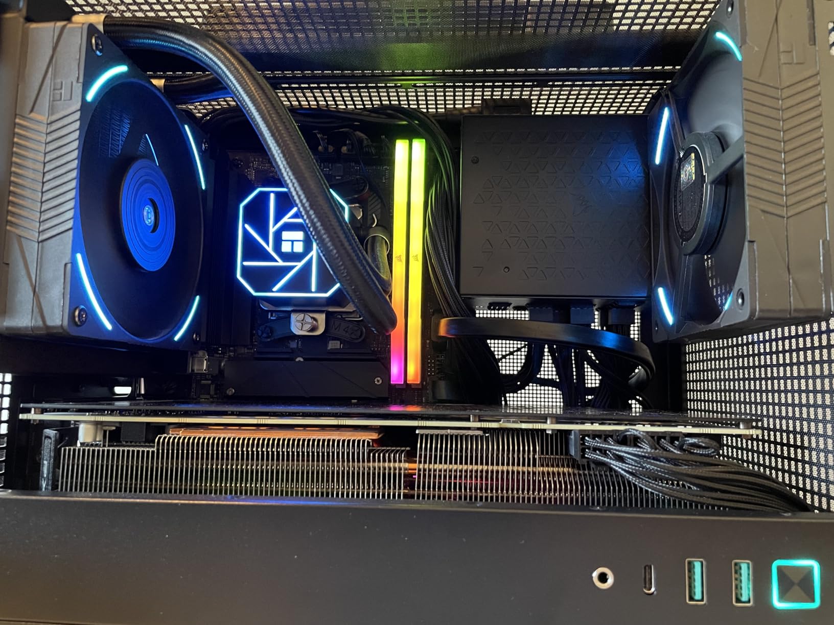 Thermalright Aqua Elite 120 V3 AIO CPU Cooler, 120mm Liquid Cooling, ARGB PWM Fans, Intel LGA1150-1200/AMD AM4-AM5 Customer Review Thermalright Aqua Elite 120 V3 AIO CPU Cooler, 120mm Liquid Cooling, ARGB PWM Fans, Intel LGA1150-1200/AMD AM4-AM5 - Customer Photo 1