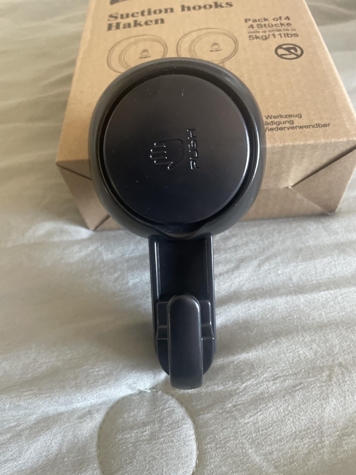 TAILI Suction Cup Razor Holder for Shower 2 Pack, Towel, Loofah, Shaver Holder for Shower Wall, Powerful Suction Cup Hooks for Inside Bathroom, Easy to Install and Reuse, Black Customer Review TAILI Suction Cup Razor Holder for Shower 2 Pack, Towel, Loofah, Shaver Holder for Shower Wall, Powerful Suction Cup Hooks for Inside Bathroom, Easy to Install and Reuse, Black - Customer Photo 2