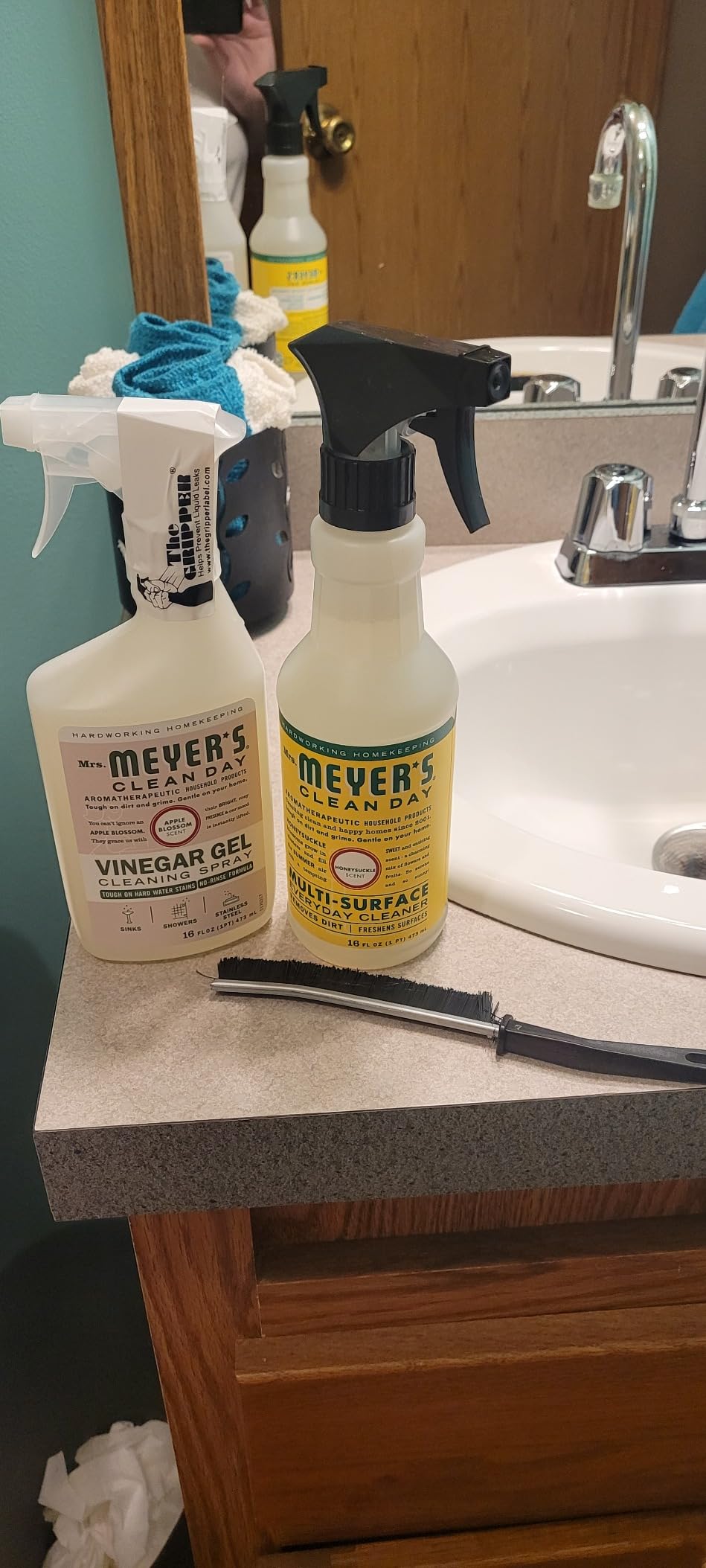 MRS. MEYER'S CLEAN DAY Vinegar Gel Cleaning Spray, Bathroom Use, No-Rinse Formula, Plant-Derived Cleaning Ingredients, Apple Blossom, 16 Fl Oz, Pack of 1 - Customer Photo 2