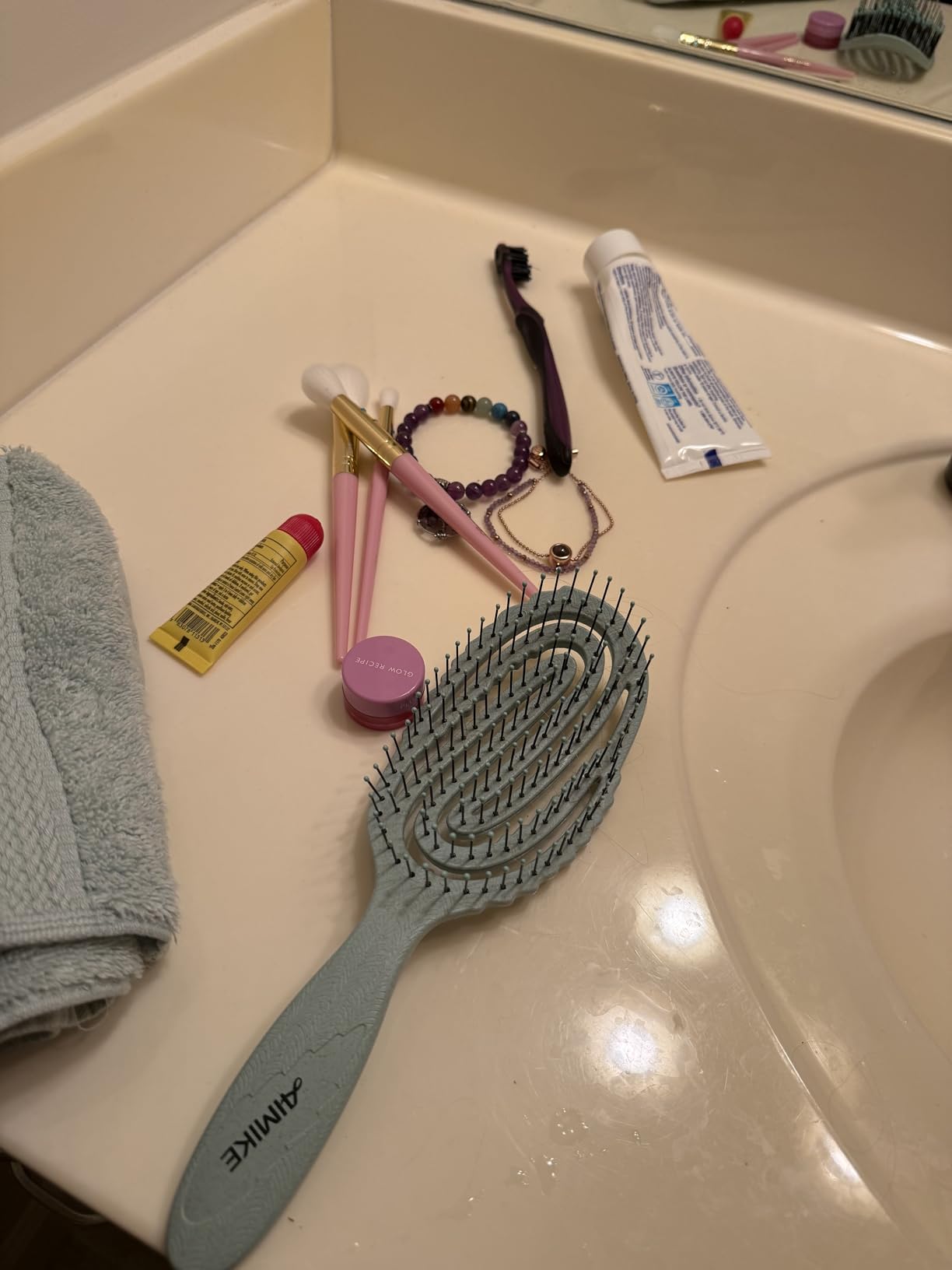 Dustproof Toothbrush Holders with Cover, Rotating Electric Toothbrush and Toothpaste Holder for Bathroom Countertop, 3 Slots Makeup Brushes Organizer, Grey White Customer Review Dustproof Toothbrush Holders with Cover, Rotating Electric Toothbrush and Toothpaste Holder for Bathroom Countertop, 3 Slots Makeup Brushes Organizer, Grey White - Customer Photo 2