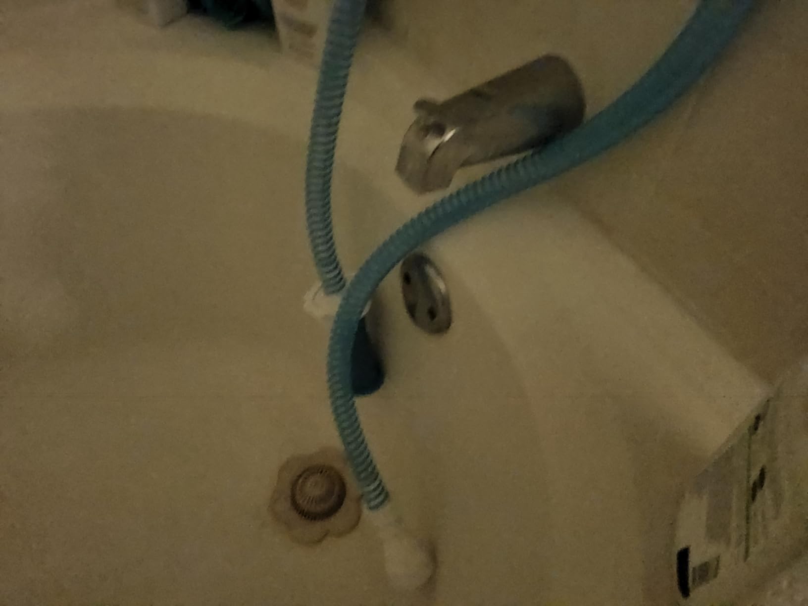 Rinseroo Slip-On Bathtub Faucet Sprayer Attachment. Ultra-Flex Dog Shower Adapter Portable With Pet Showerhead Customer Review Rinseroo Slip-On Bathtub Faucet Sprayer Attachment. Ultra-Flex Dog Shower Adapter Portable With Pet Showerhead - Customer Photo 1