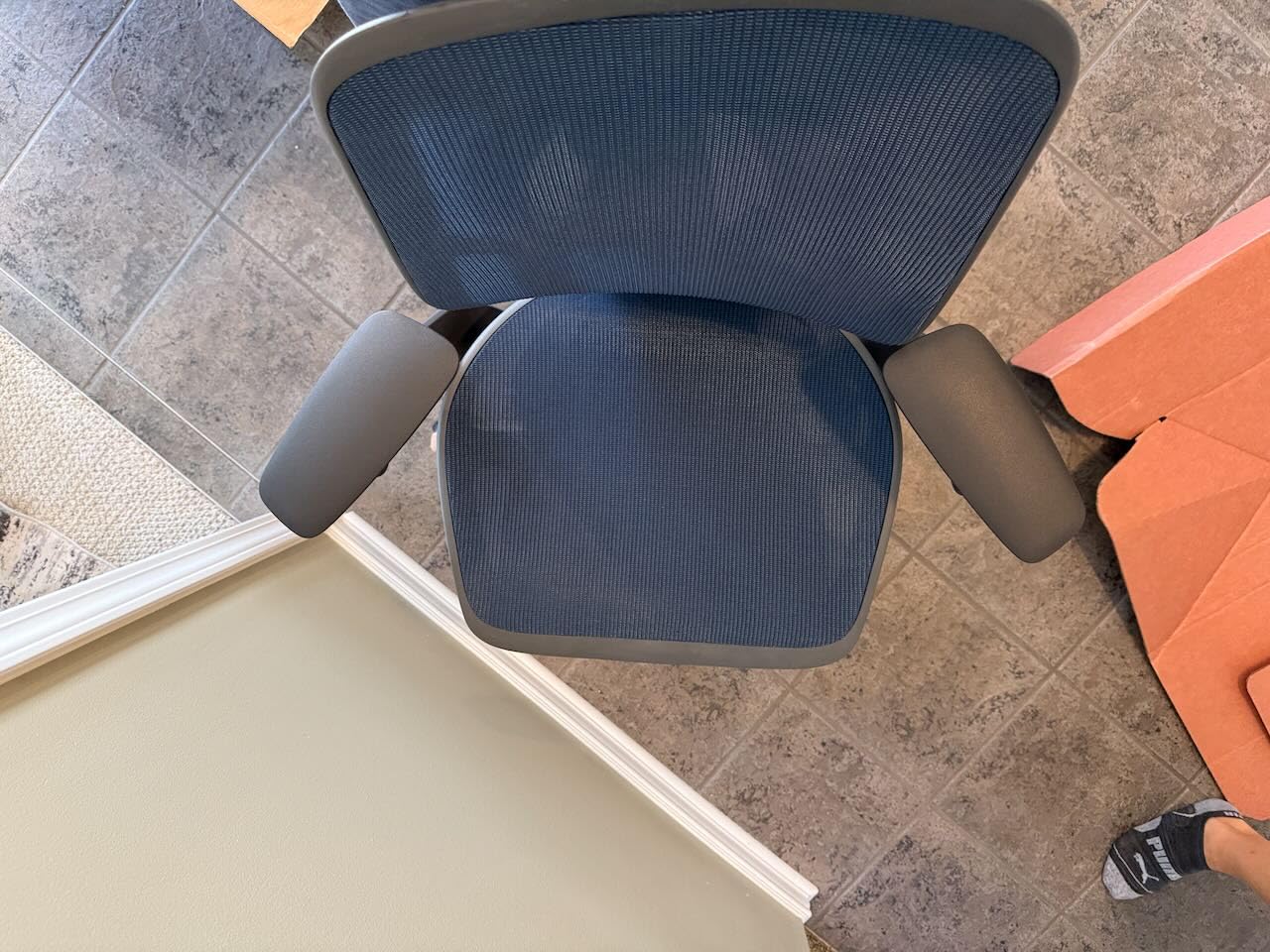 Steelcase Karman Mesh Ergonomic Desk Chair - Adjustable Desk Chair - 4 Points of Adjustability - Lumbar Support - Seagull Frame & Platinum Mesh Customer Review Steelcase Karman Mesh Ergonomic Desk Chair - Adjustable Desk Chair - 4 Points of Adjustability - Lumbar Support - Seagull Frame & Platinum Mesh - Customer Photo 1